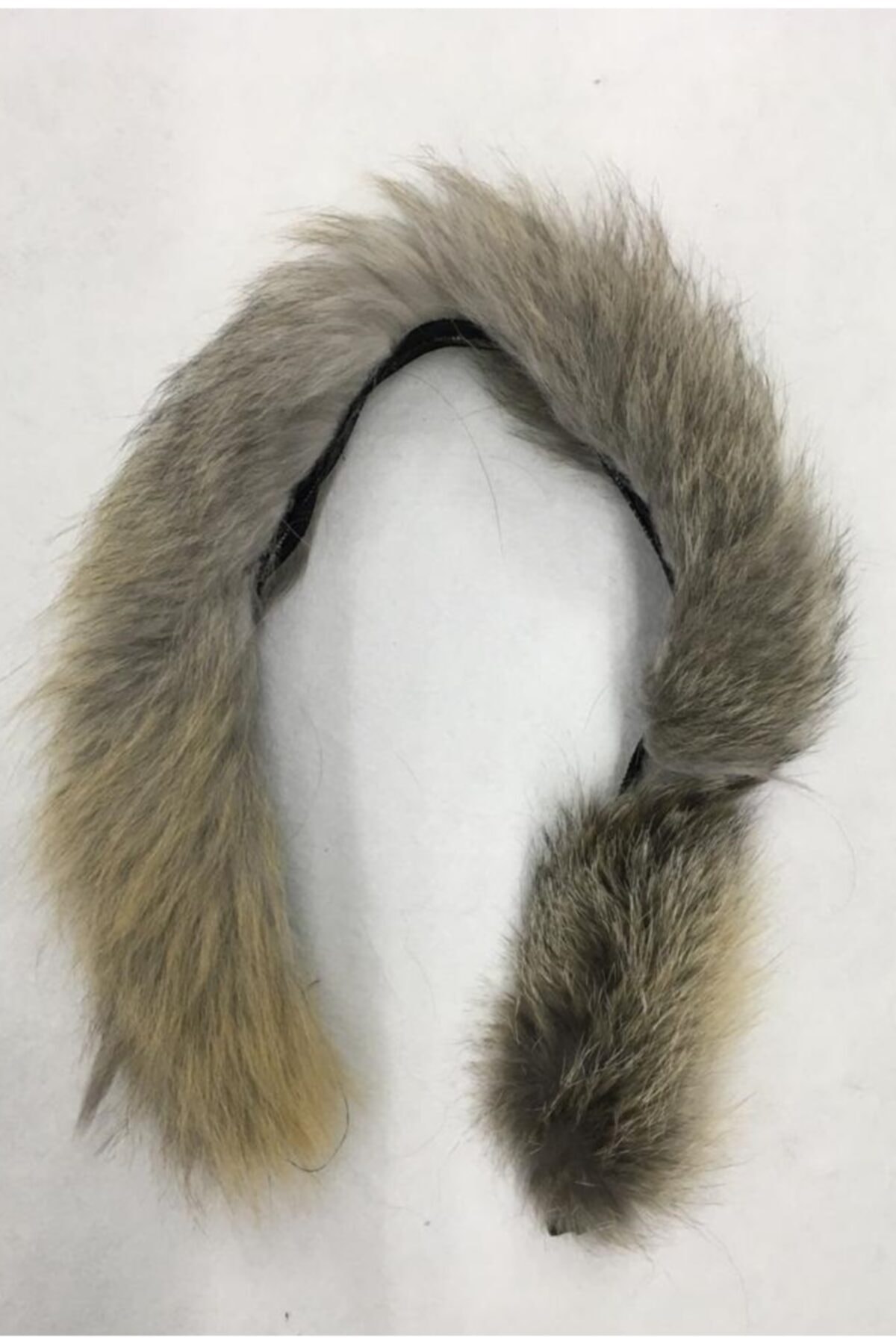 tuhafiyeci Bej Gri Renginde Kırçıllı Kapşon Kürkü