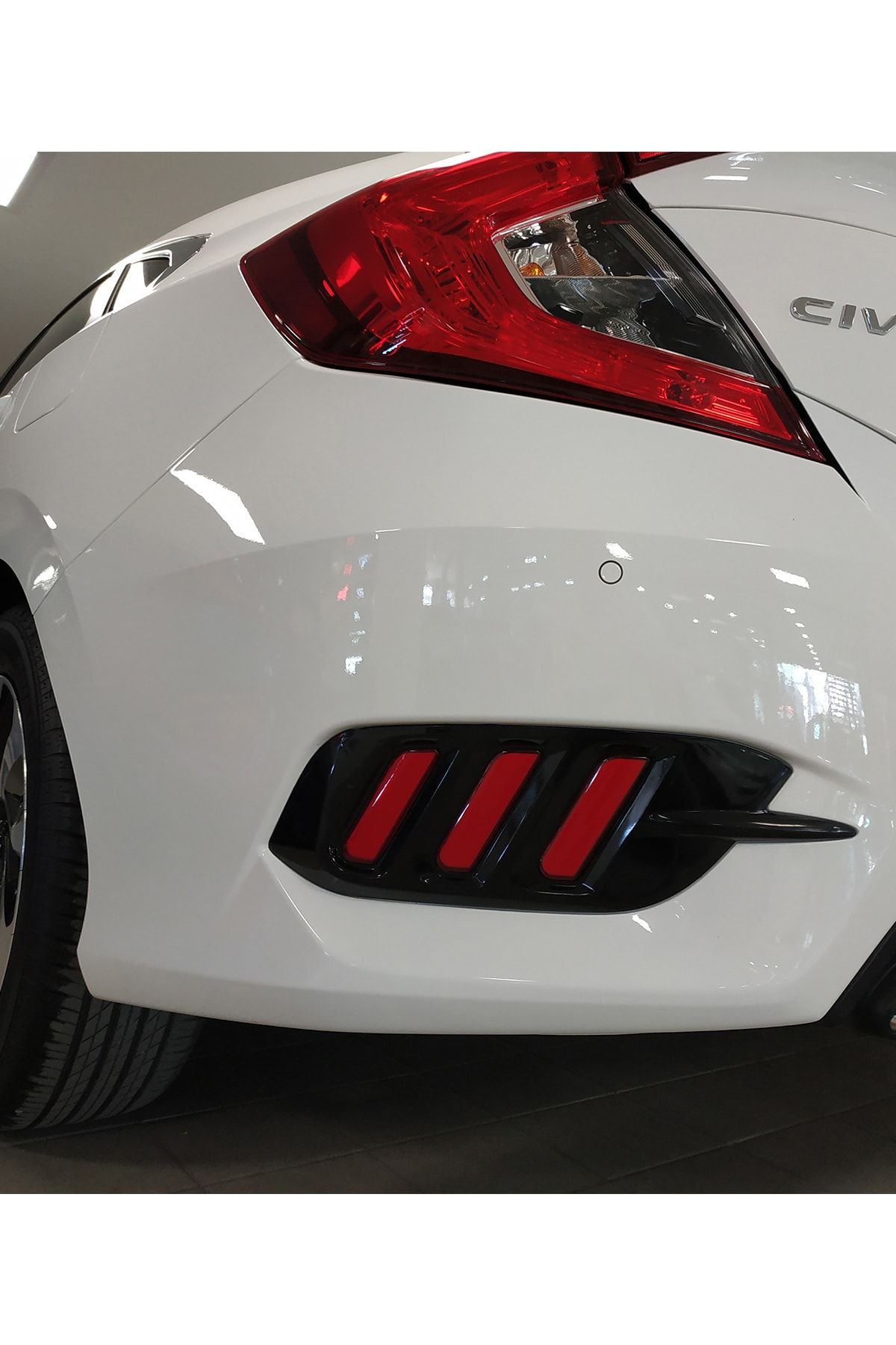 Aygaraj Honda Civic Fc5 Arka Sis Ledi - Üç Çizgi Dizayn(2016+)