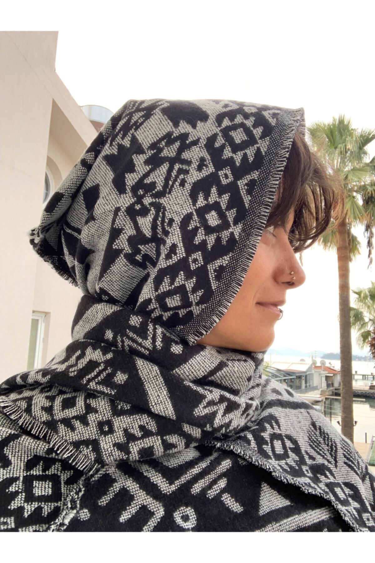 Annemle Ben Tasarladık Kapüşonlu Kısa Geometrik Desenli Özel Tasarım Panço