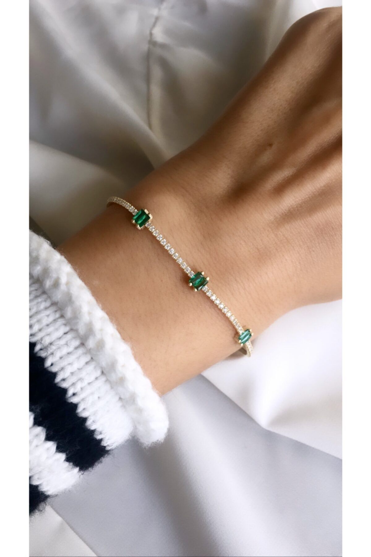 Collection by Duygu Şahin Zümrüt Taşlı Su Yolu Gümüş Bileklik