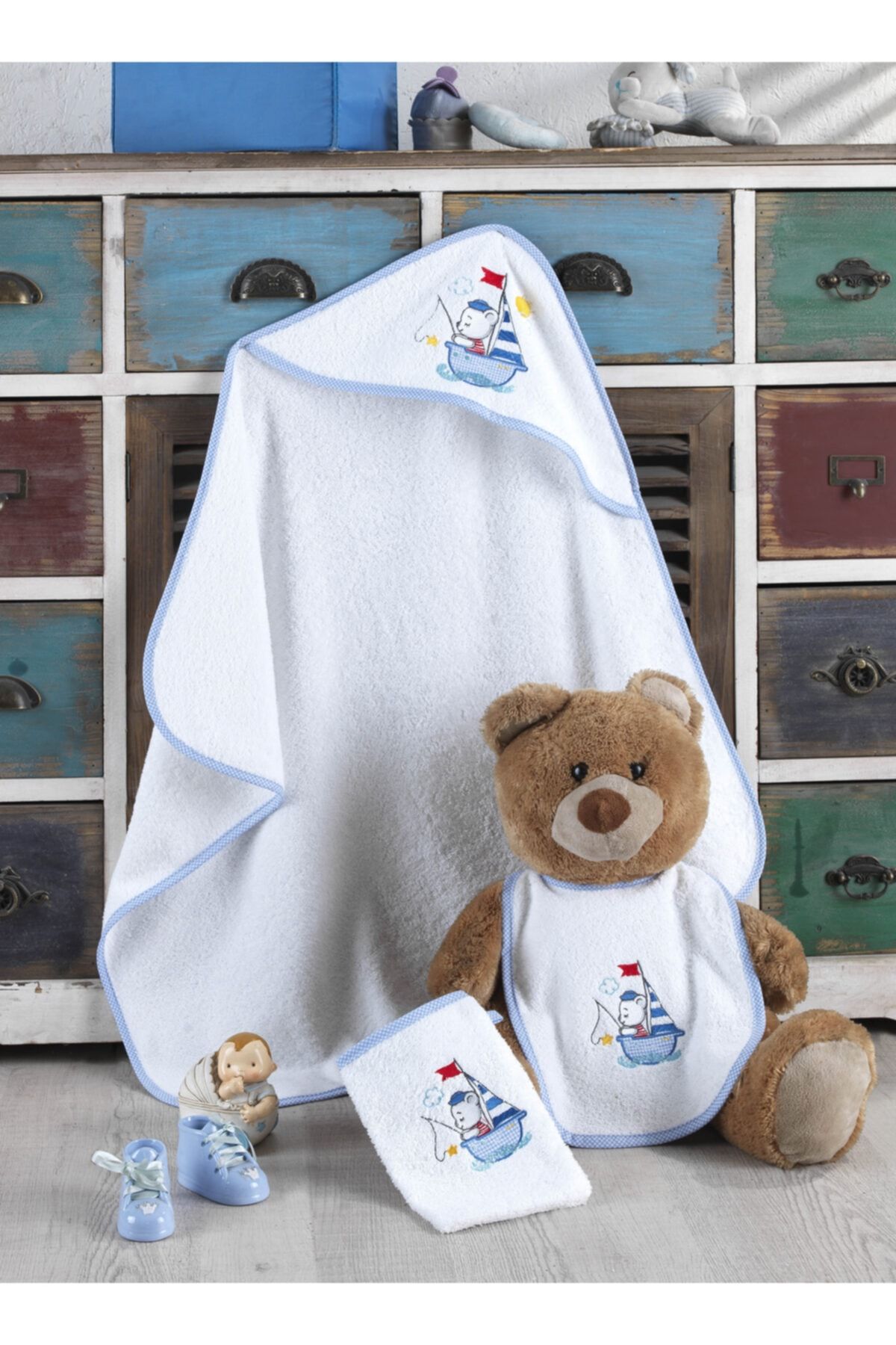 Montesia Teddy Bear %100 Pamuk 3 Parça Bebek Seti – Beyaz Mavi Nakışlı Havlu Kundak Önlük Kese 3’lü Set