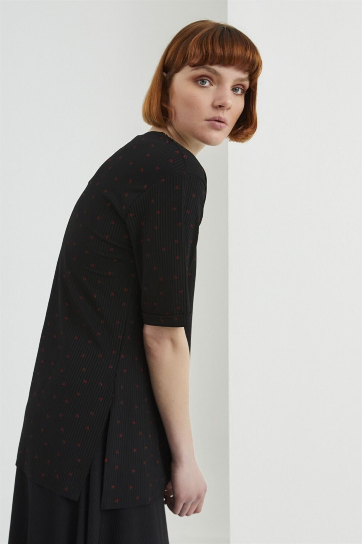 Z GİYİM Kadın Siyah Yırtmaçlı Baskılı Salaş Tişört