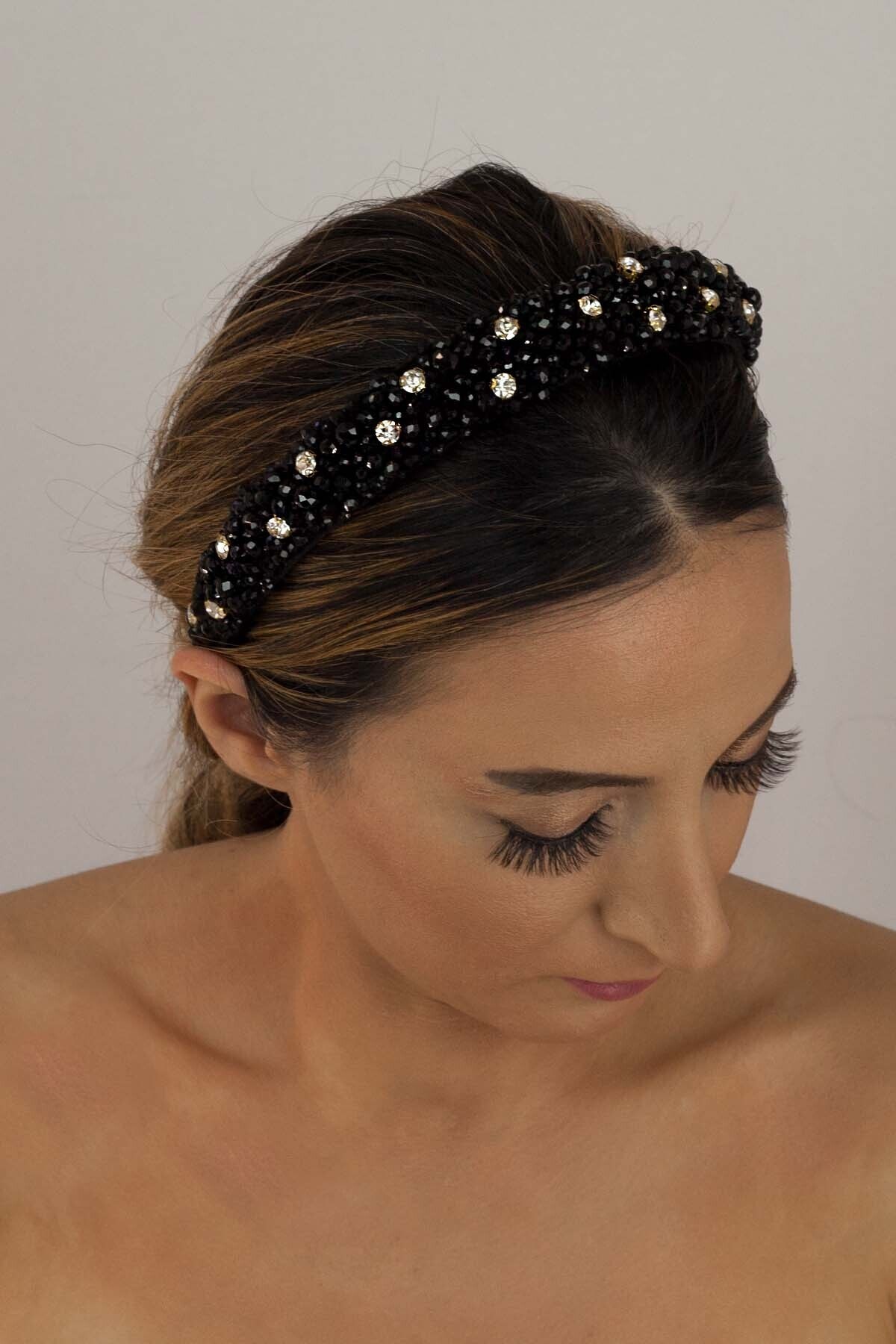 Bijusel Kadın Siyah El İşlemesi Karışık Kristal Boncuklu Kadife Taç