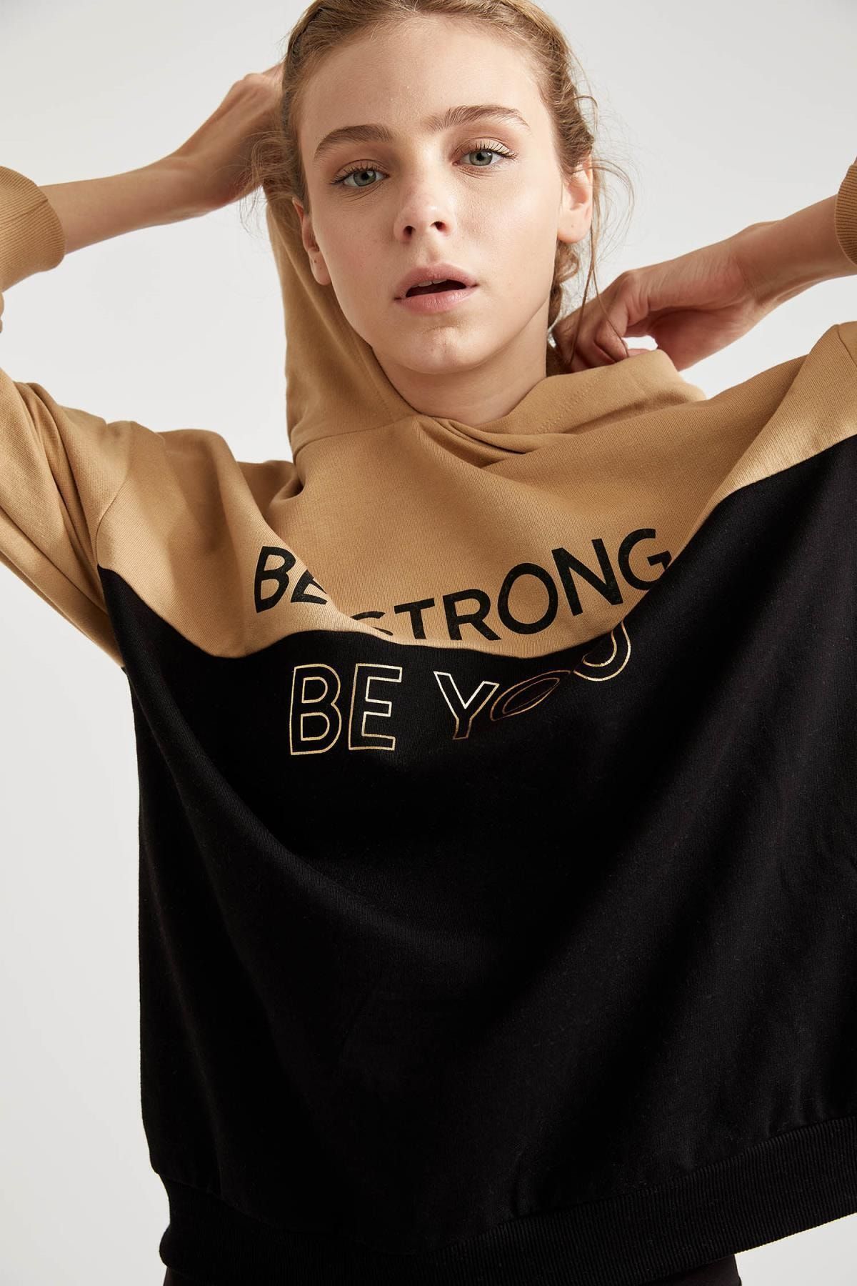 DeFacto Yazı Baskılı Kapüşonlu Relax Fit Sweatshirt