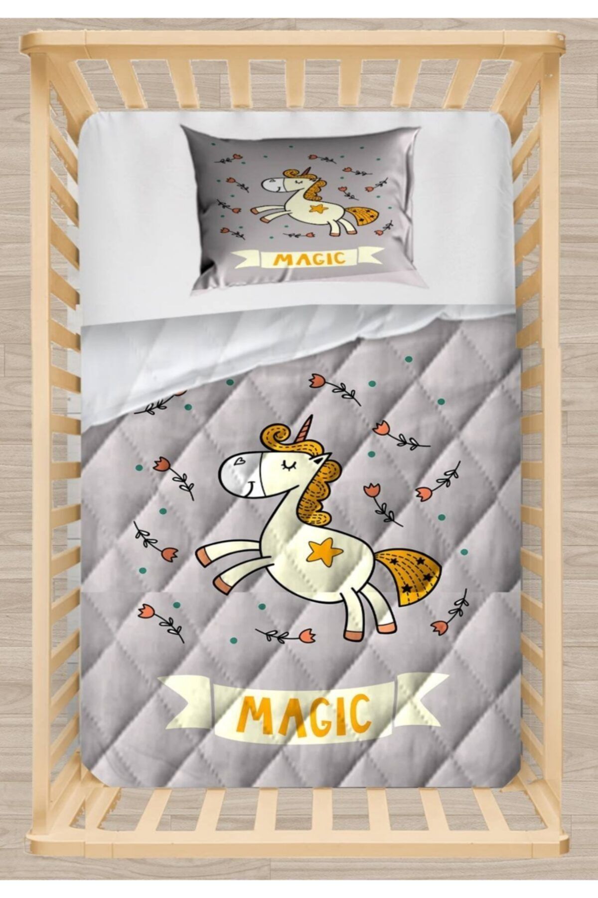 Osso Halı Sarı Gri Sevimli Unicorn Atlı Kapitoneli 3d Desenli Bebek Yorgan Uyku Seti