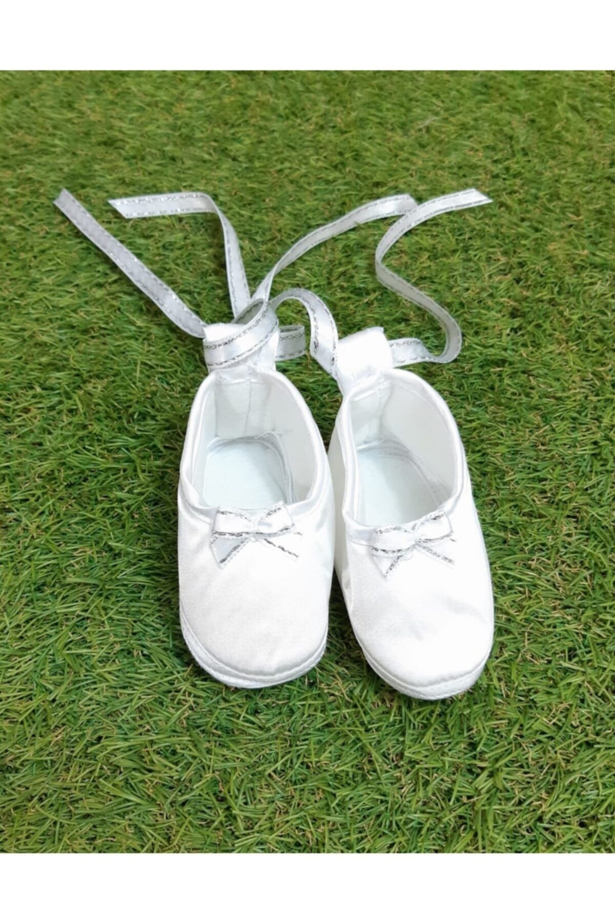 Sönmez Baby Unisex Bebek Beyaz Saten Kumaştan Kurdelalı Bebe Ev Patiği Ayakkabısı