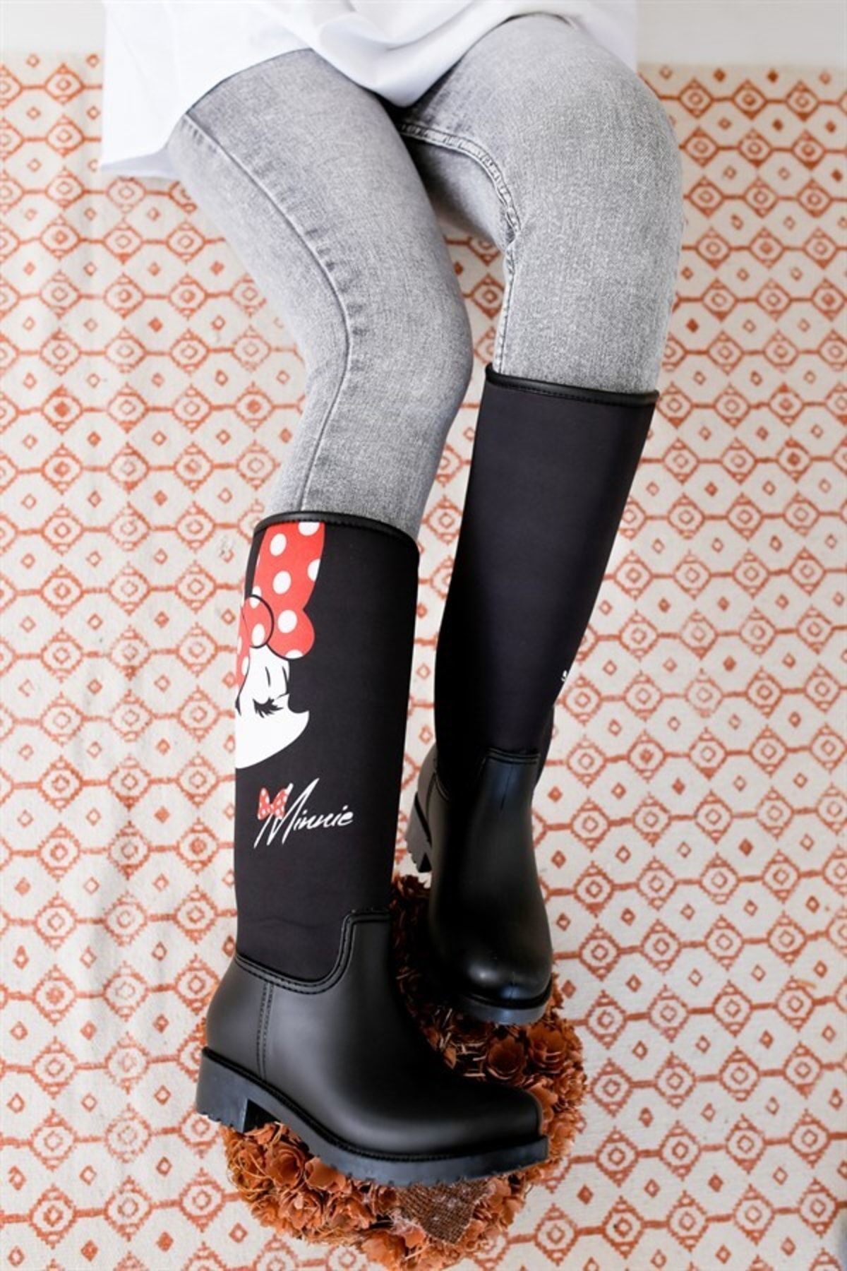 Minnie mouse hotsell rain boots womens