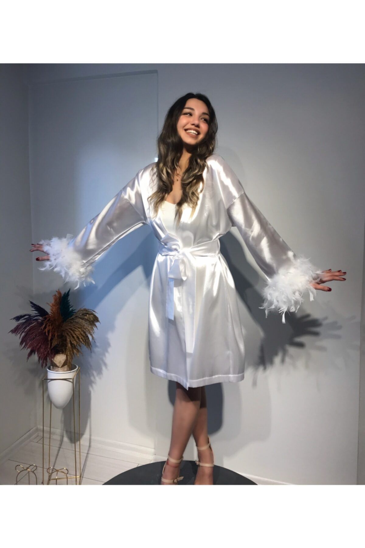 MMODA TASARIM DİKİŞ ATOLYESİ Kadın Ipek Saten Tüylü Bride Sabahlık  - Gelin Sabahlığı