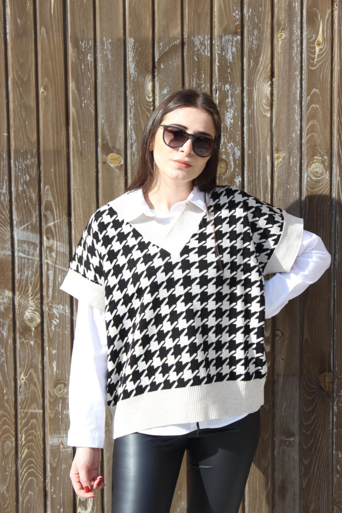 BUTİKON Kadın Siyah Kazayağı Desen Süveter