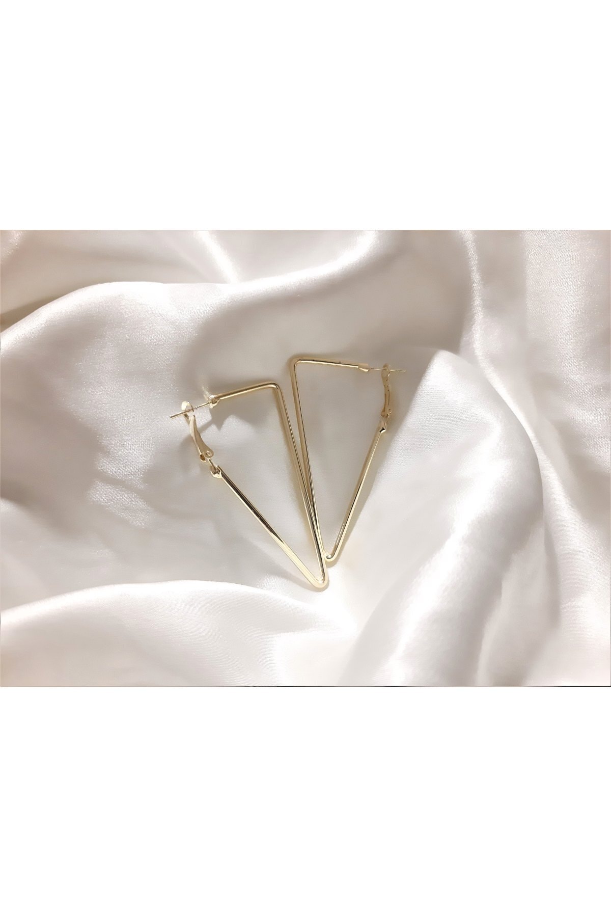 TÜKKAN ACCESSORİES Gold Kaplama Geometrik Şekil Arkası Kapalı Halka Küpe