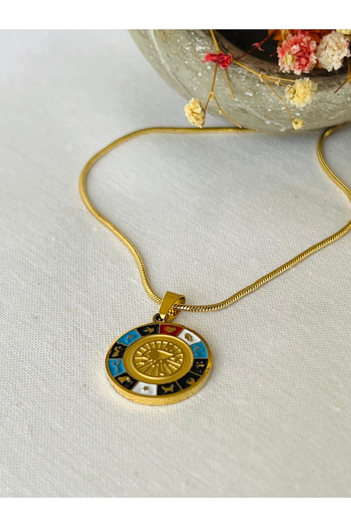 Necklace companies top