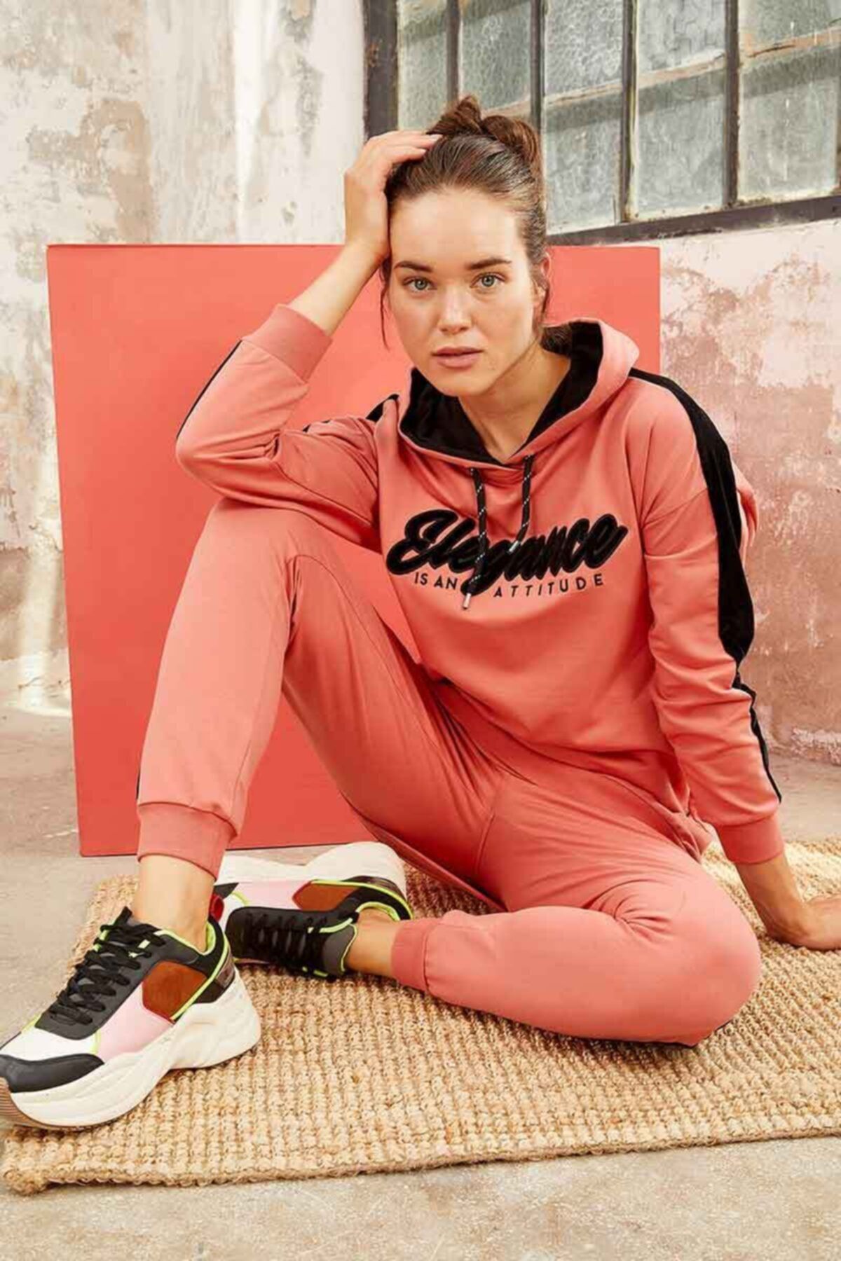 Tommy Life Kadın Pudra Kadife Aplike Detaylı Kapüşonlu Tunik Takım