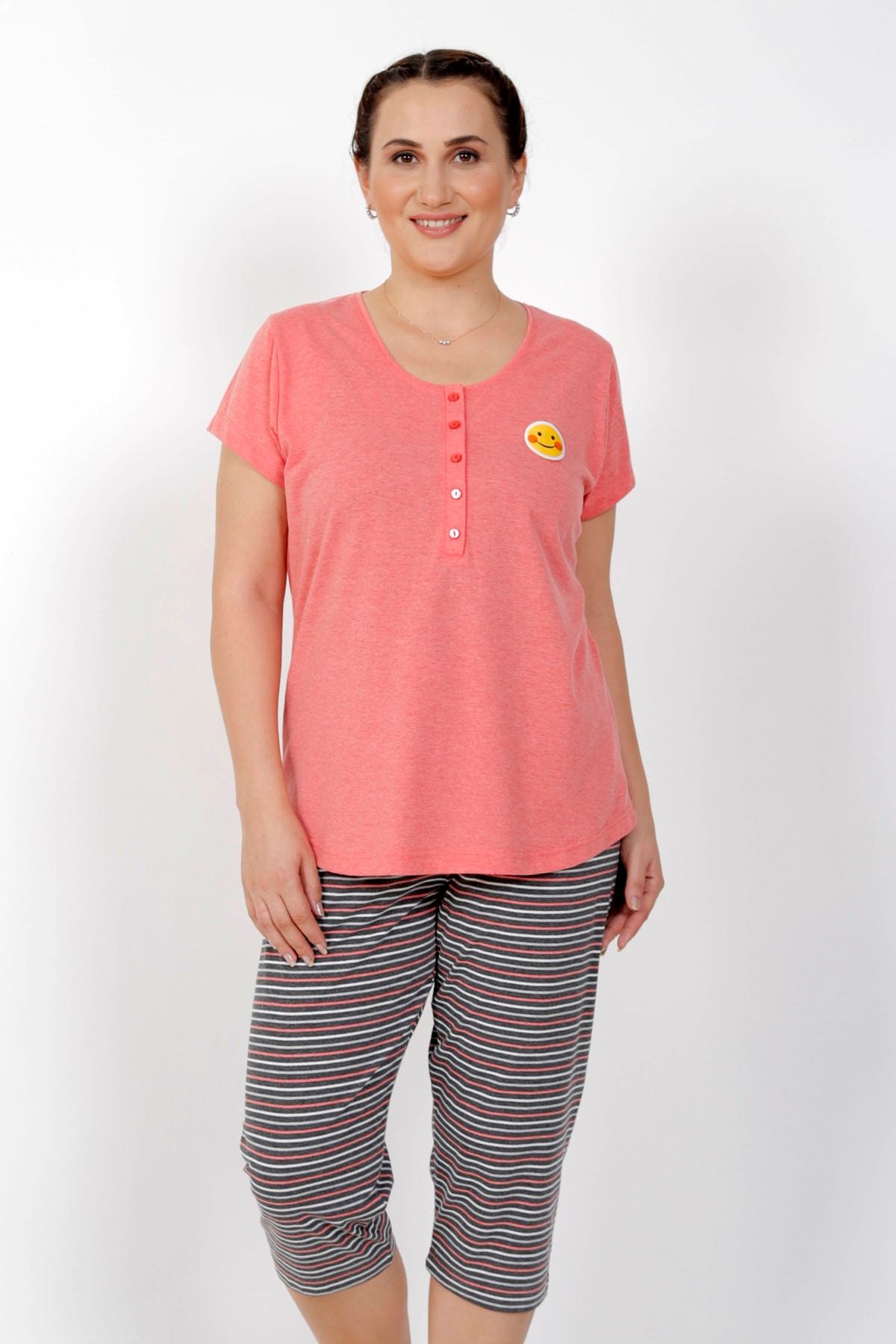 VİENETTA Kadın Mercan Kısa Kol Büyük Beden Düz Desen Kapri Pijama Takım