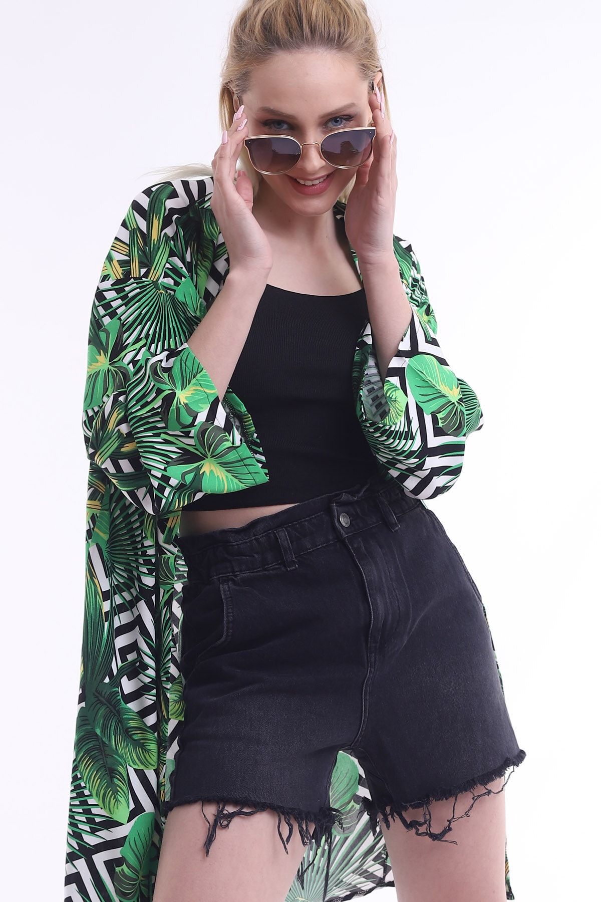 ARYA FASHION Kadın Siyah Paçası Püsküllü Beli Lastikli Mom Kot Şort