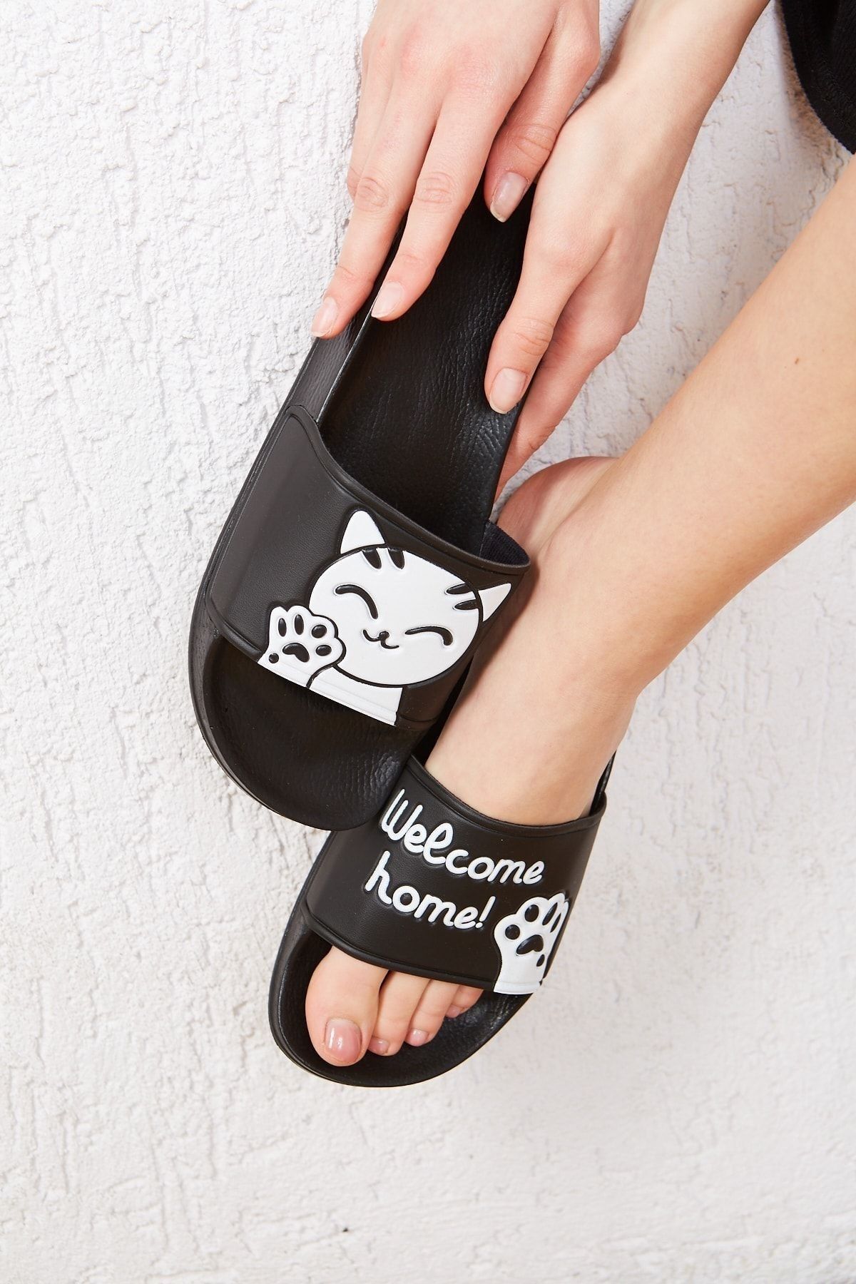 Cat sales print slippers