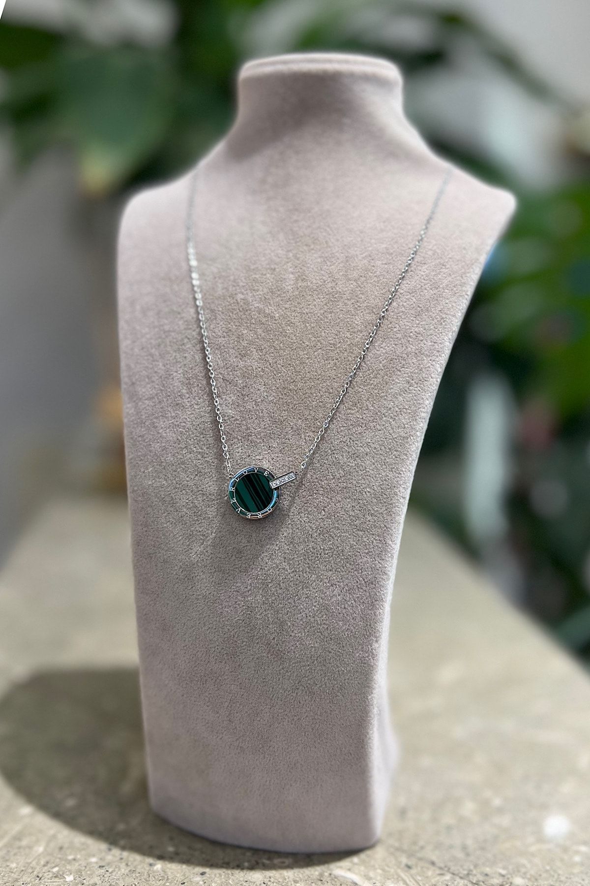 Coin necklace hot sale trend