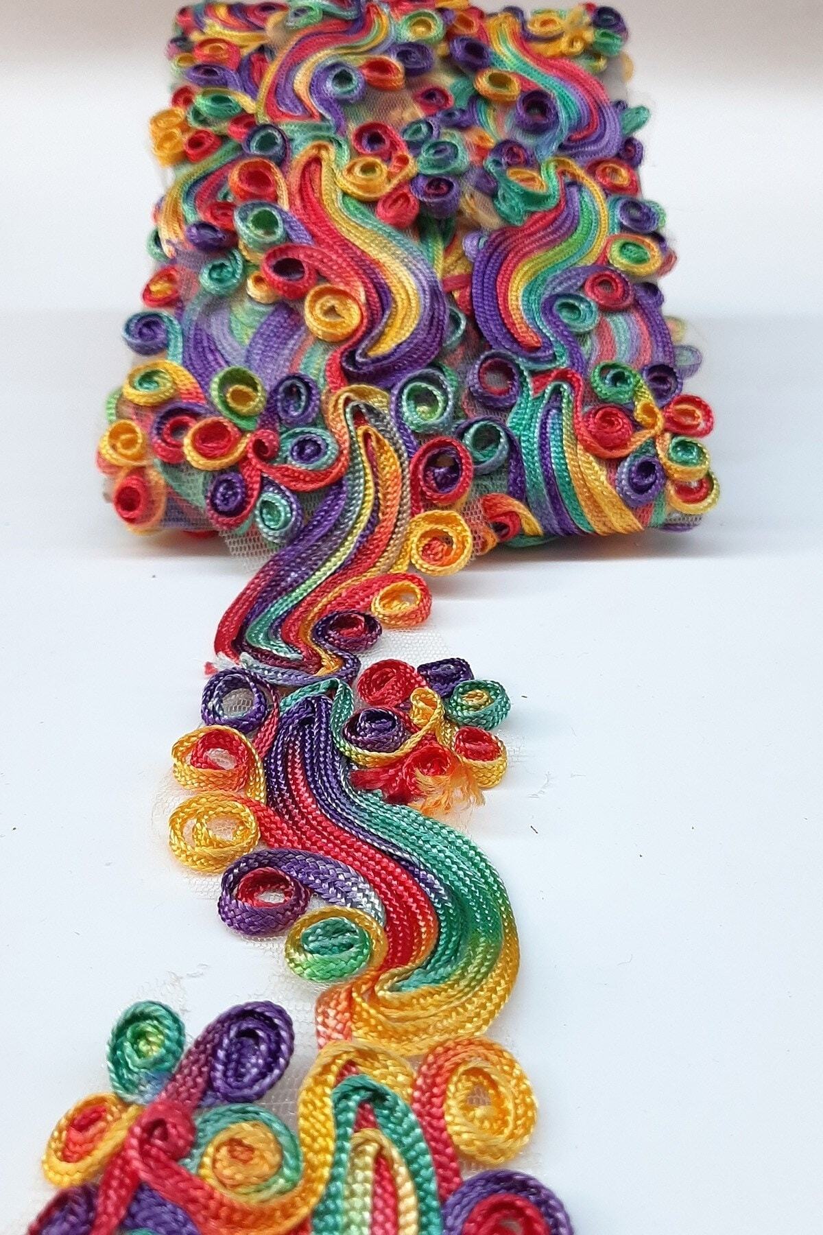 Hobigram Su Yolu Desenli Renkli Antik Şerit Güpür