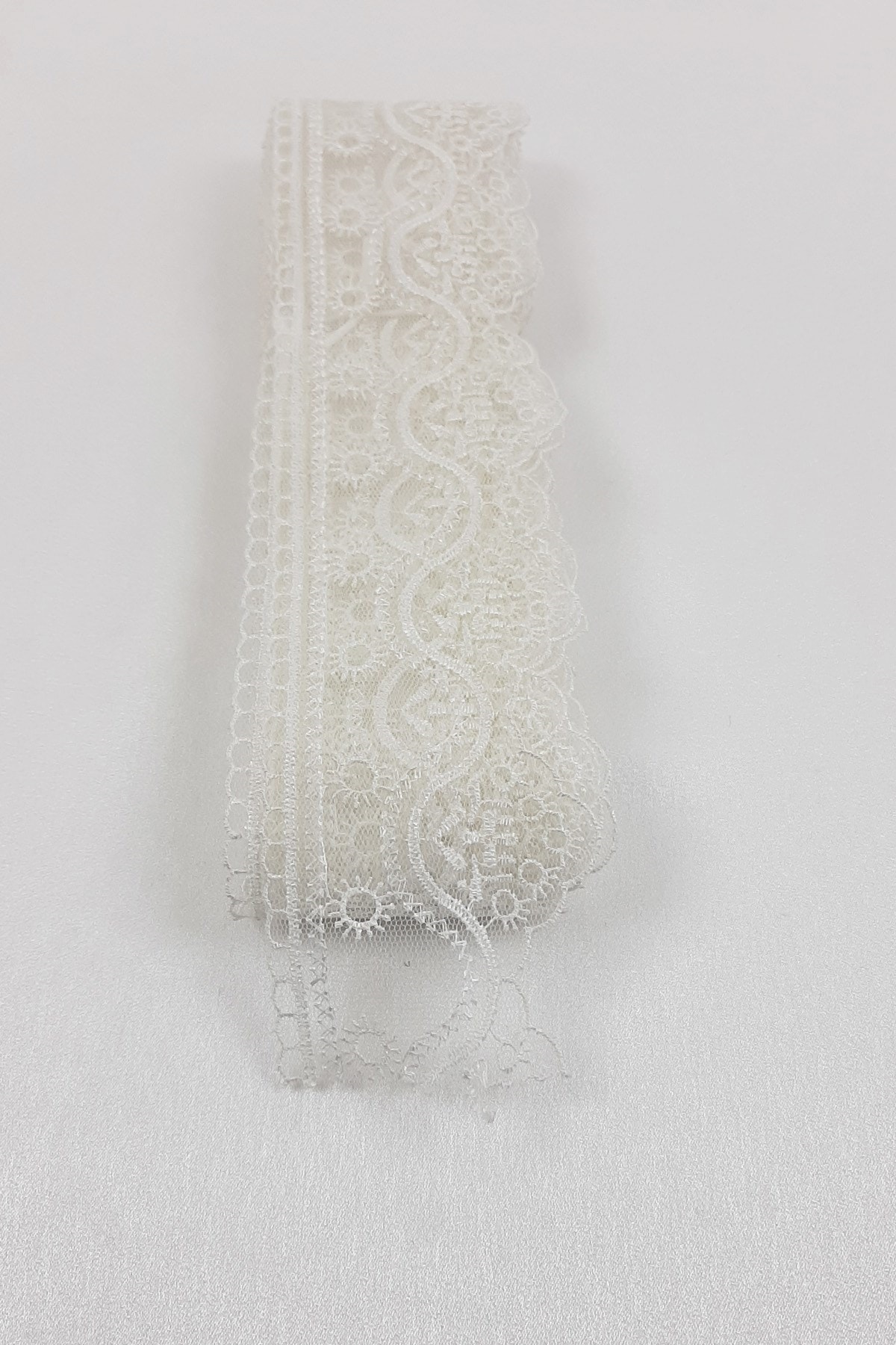 Hobigram Kırık Beyaz Şal Desenli Dantel