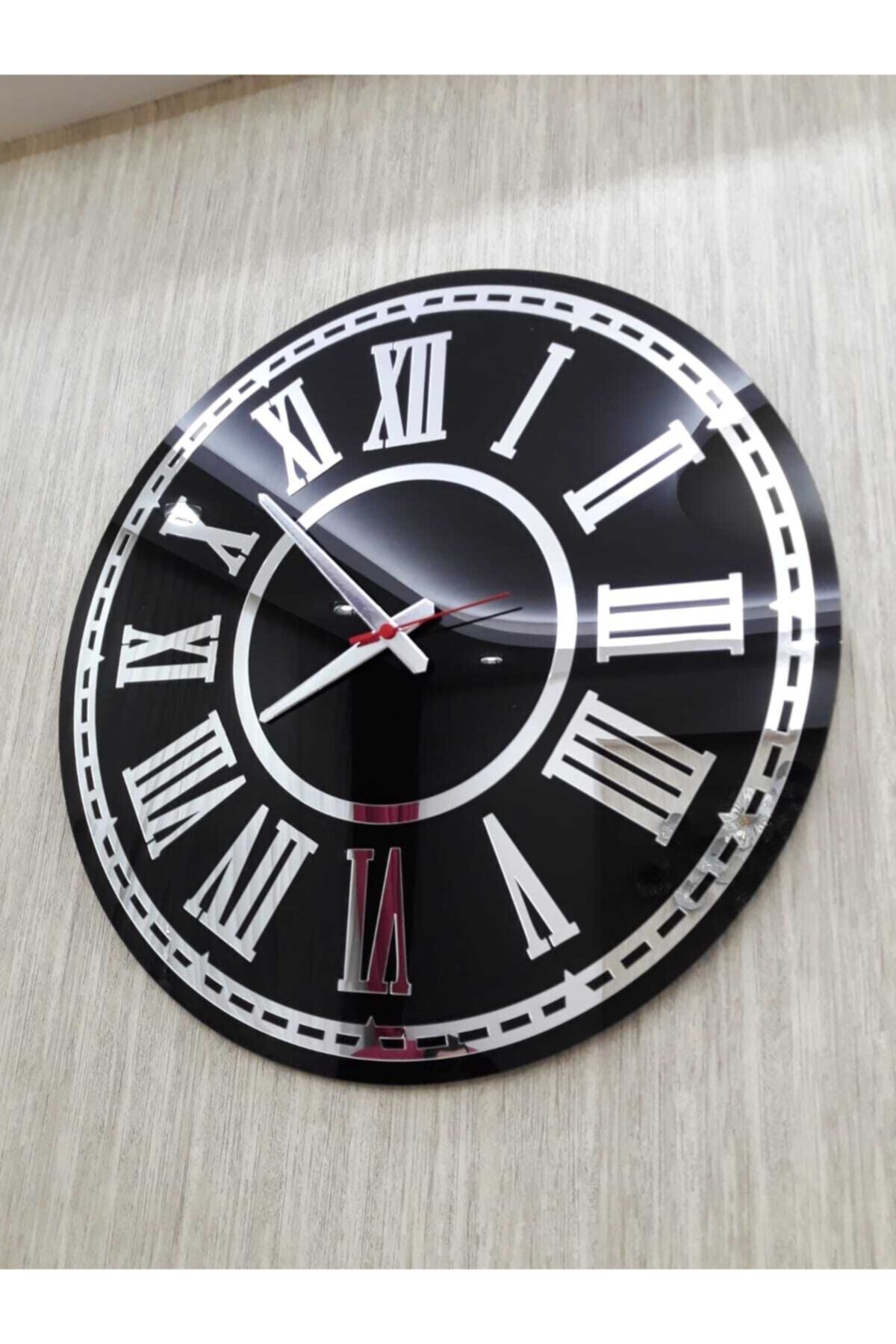 Tuba Decor Dekoratif Siyah Büyük Oval Duvar Saati 60x60 Cm Mdf Üzeri Parlak Gümüş Roma Rakamlı