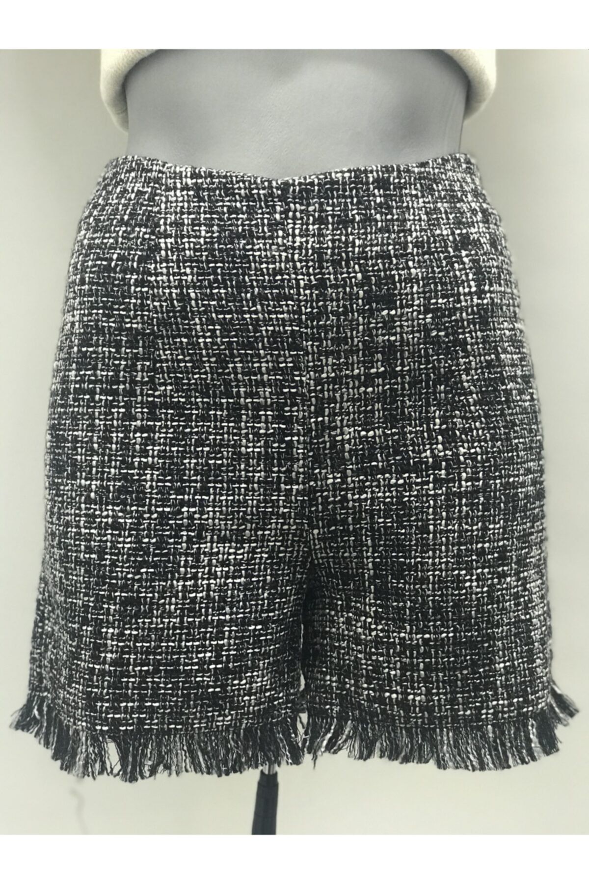 Garaj Butik Kadın Siyah Kırçıllı Şort