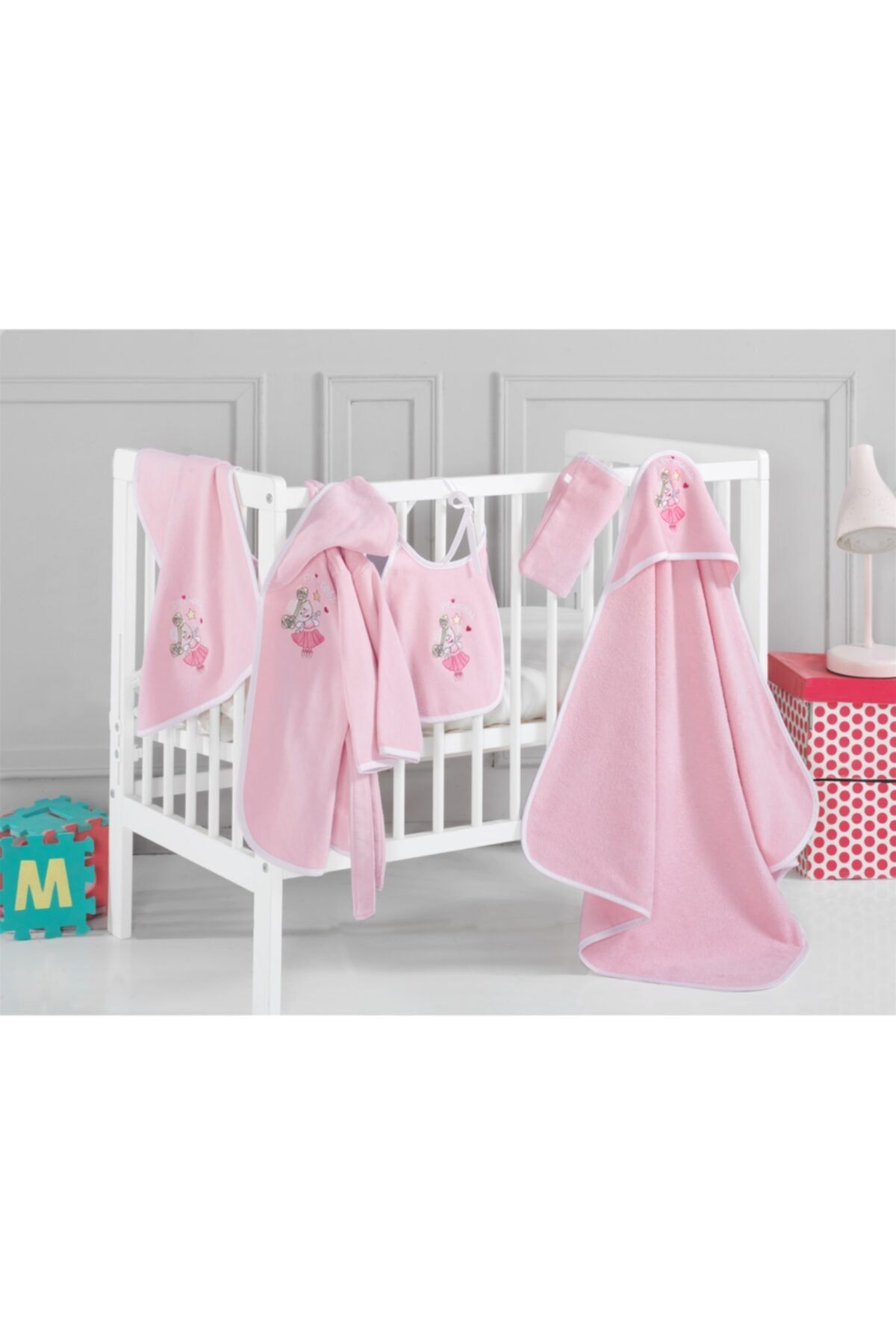 Arliva Home Kadife Nakışlı 5 Parça Bebe Seti Kutulu