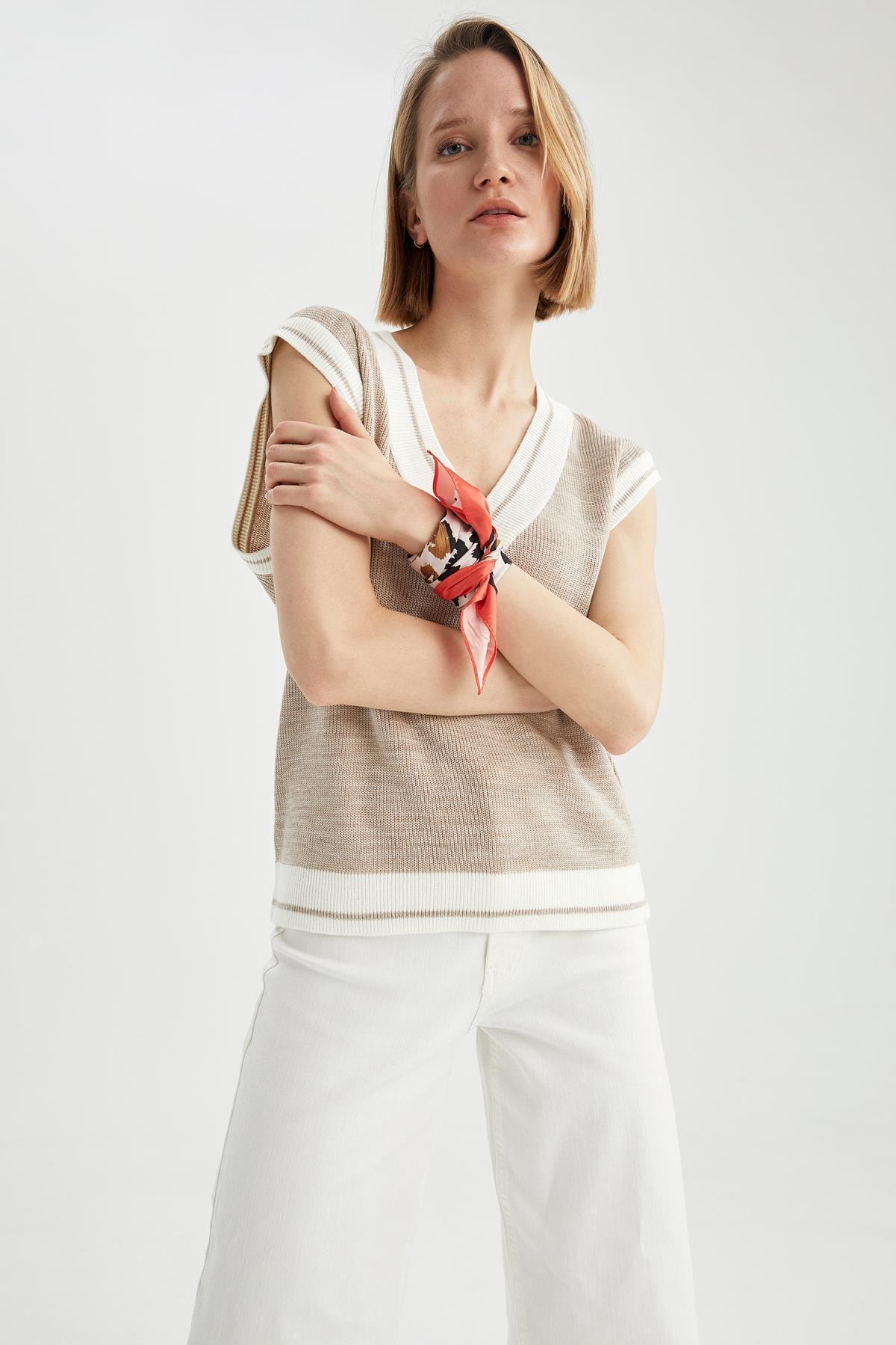 DeFacto Kadın Bej V Yaka Süveter U8079AZ21SP