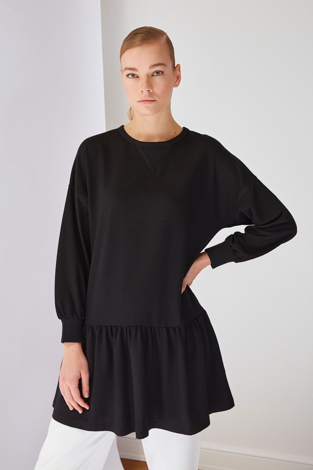 Trendyol Modest Siyah Fırfırlı Tesettür Tunik TCTSS21BZ1698