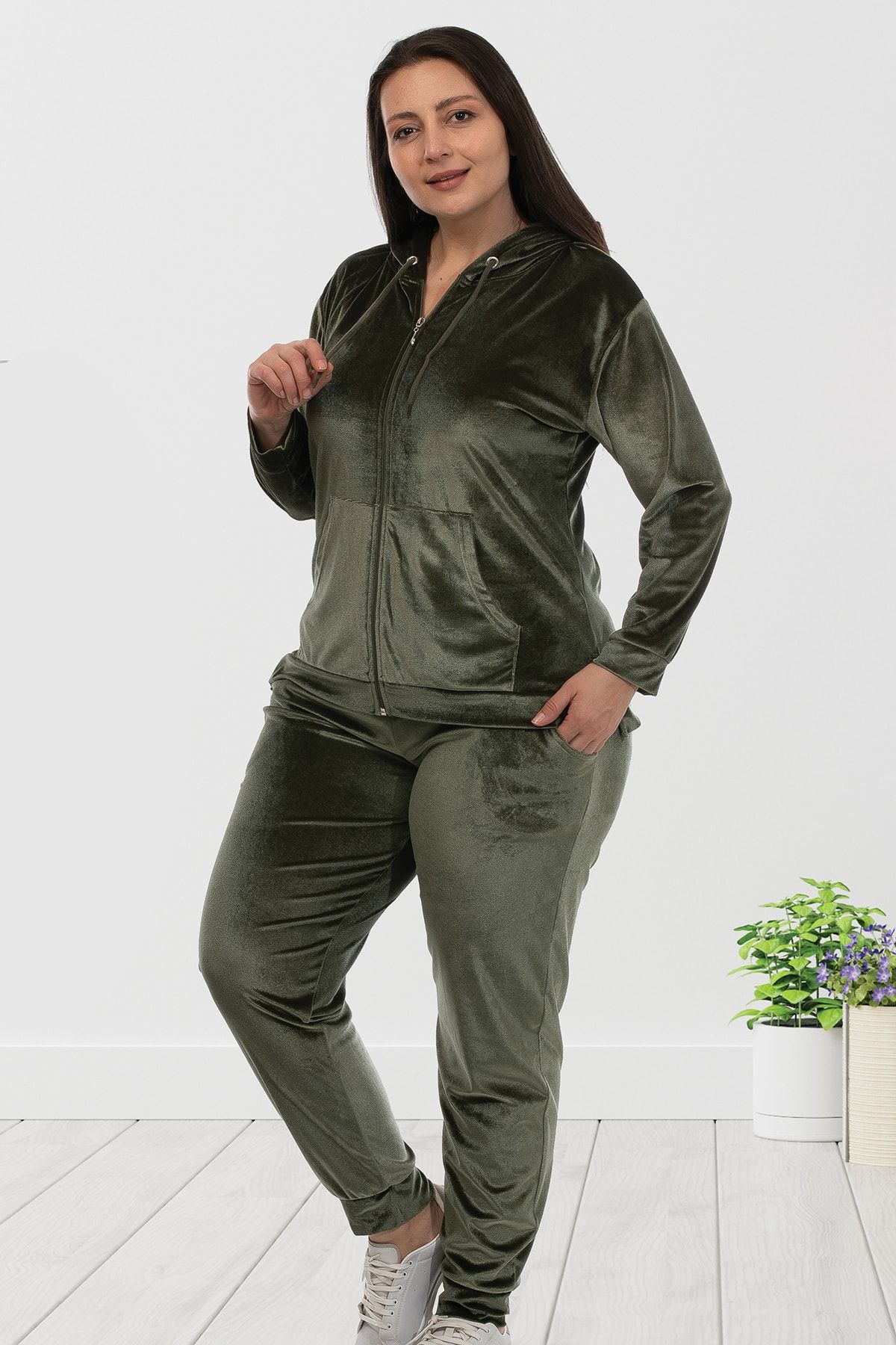 Plus size shop velvet tracksuit