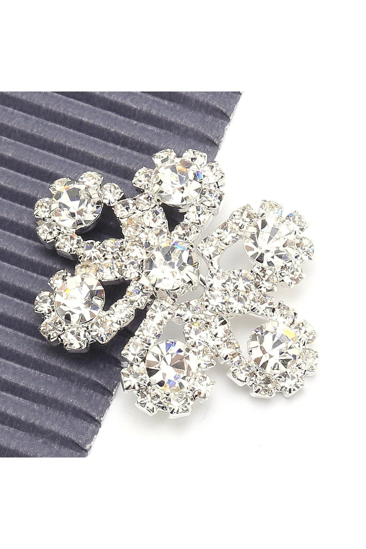 Hobi Dünya Kristal Taşlı Agraf