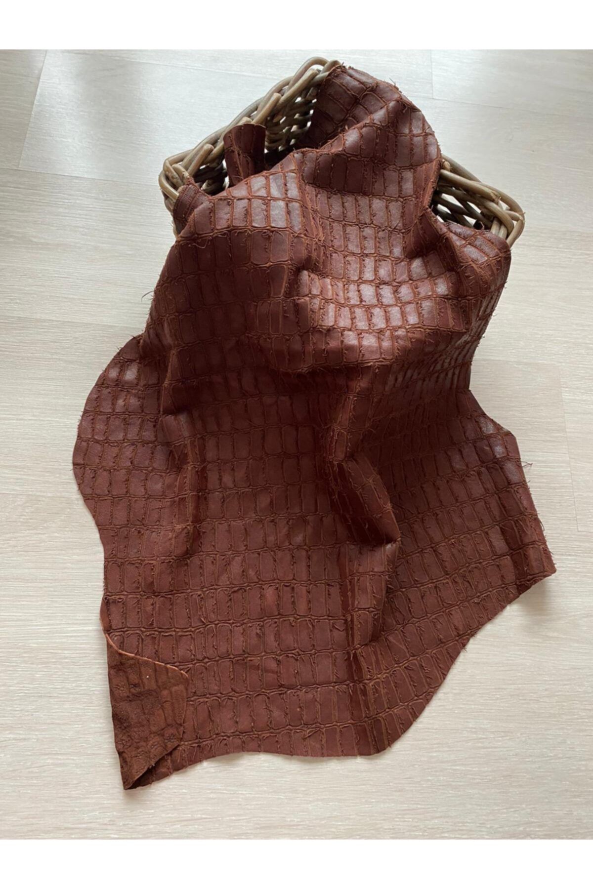 İzmitkumaş Kahverengi %100 Hakiki Deri Püsküllü Desen 72 X 54 Cm