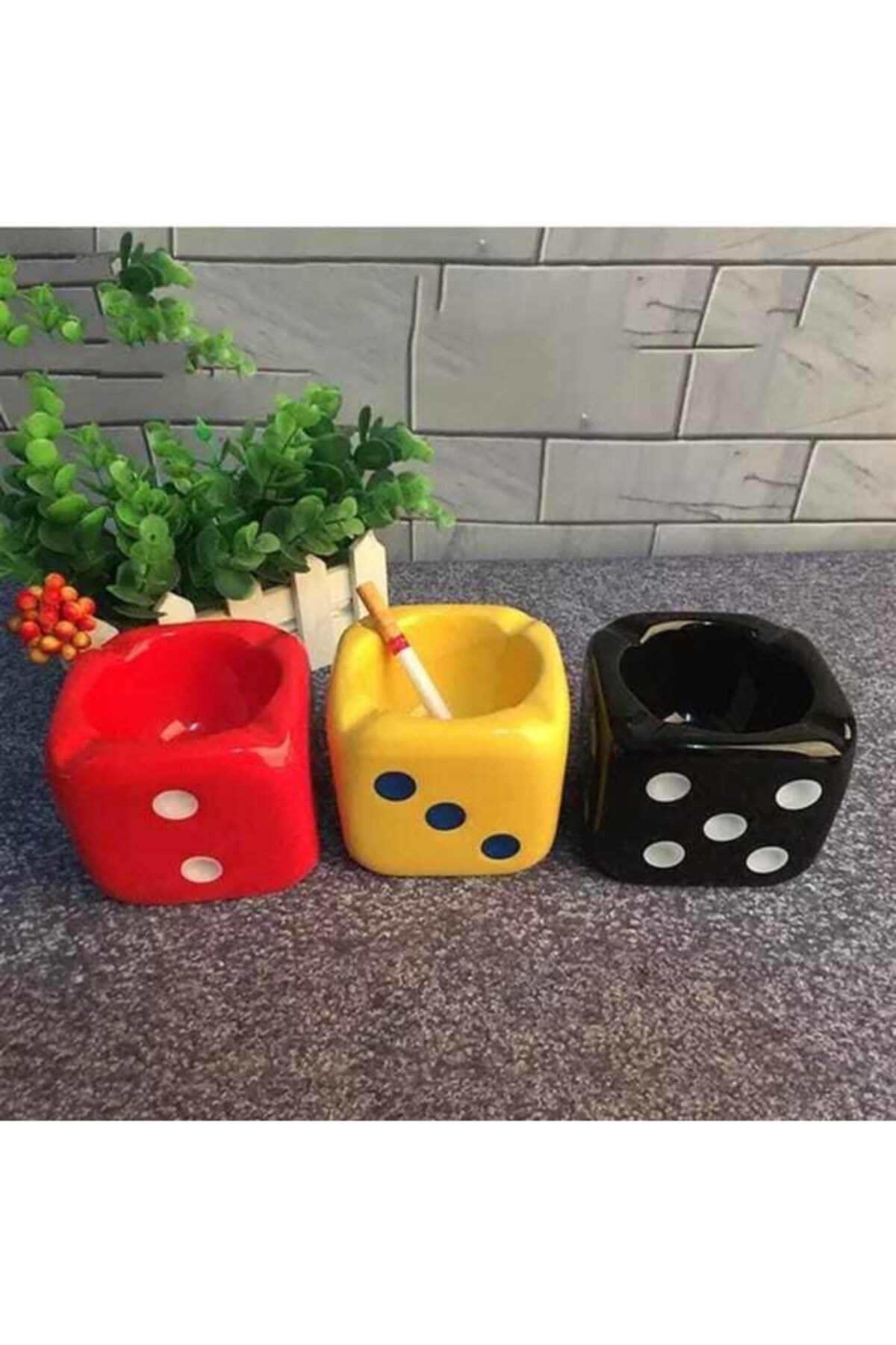 Puding Design Seramik Zar Şeklinde Kül Tablası (SARI)
