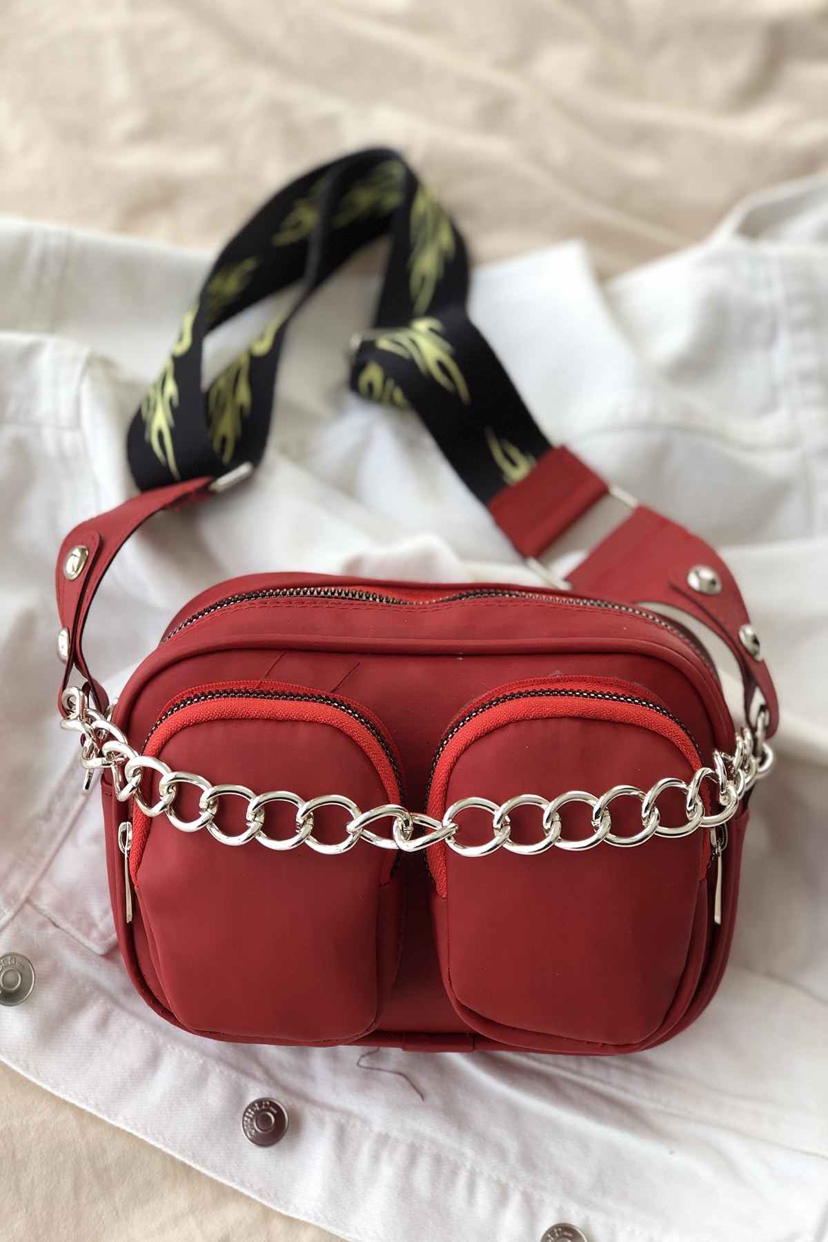 Bagzone Kadın Kırmızı Önü Çift Cepli Zincir Detay Bel Çantası