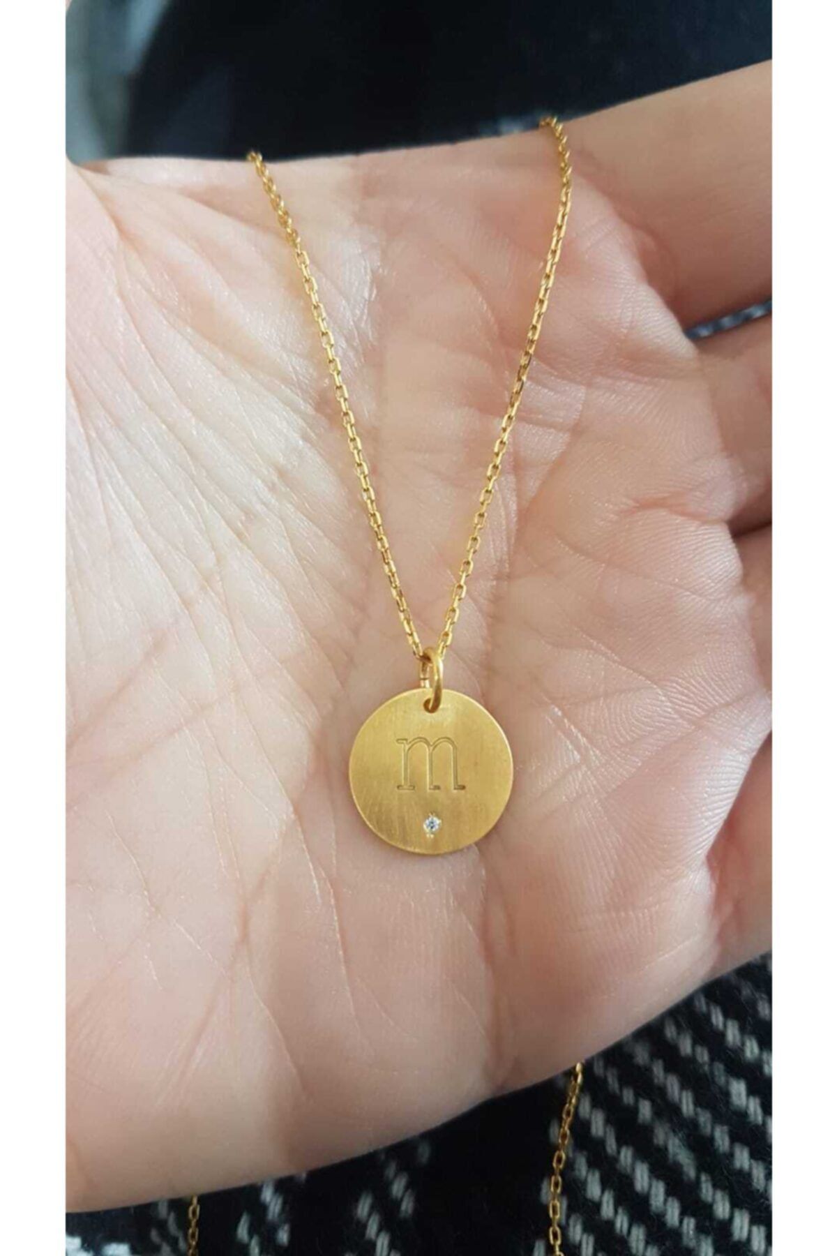 taki store m harfli yuvarlak plaka 14 ayar altin pirlanta kolye fiyati yorumlari trendyol