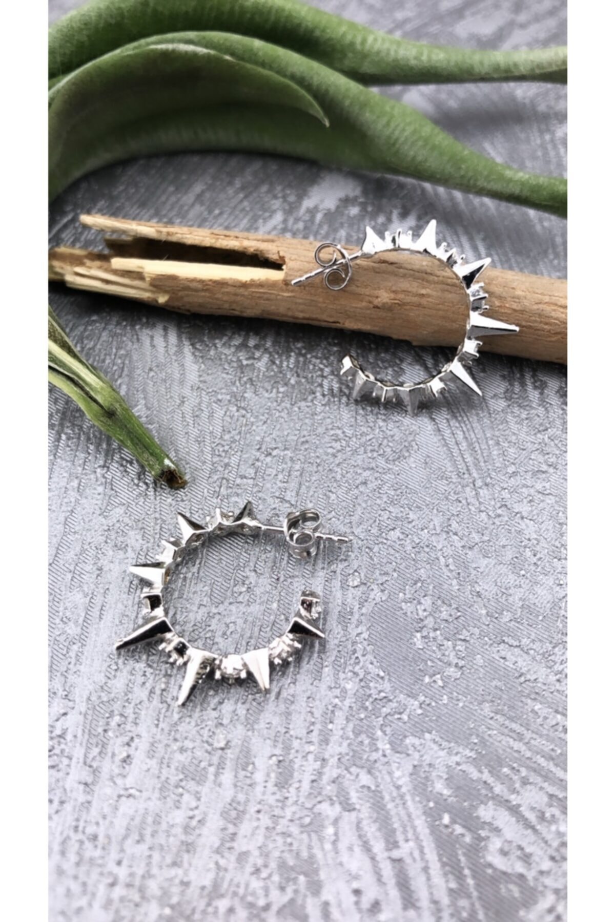 Joel Jewelry Zirkon Taşlı Dikenli Rodyum Kaplamalı Yarım Halka Gümüş Küpe