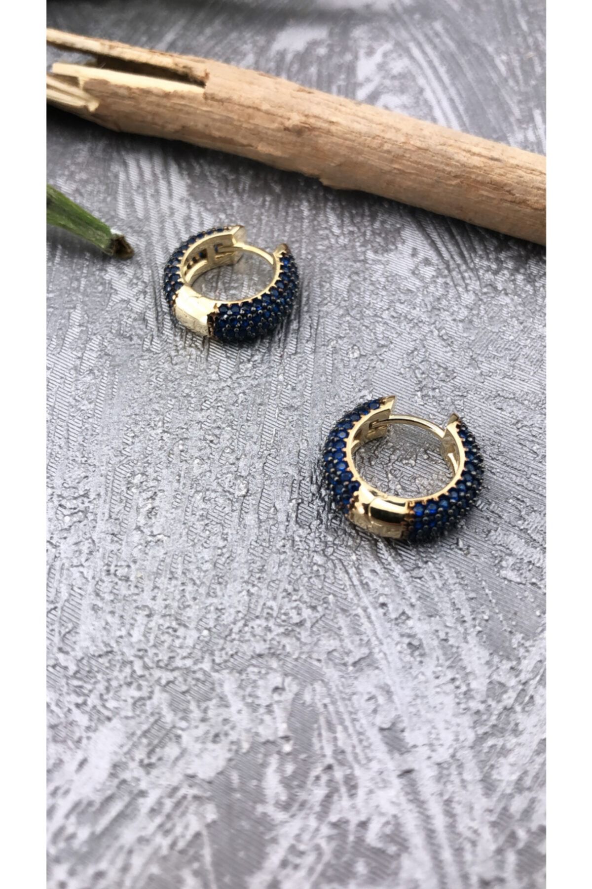 Joel Jewelry Altın Kaplamalı Safir Taşlı Minimal Gümüş Halka Küpe