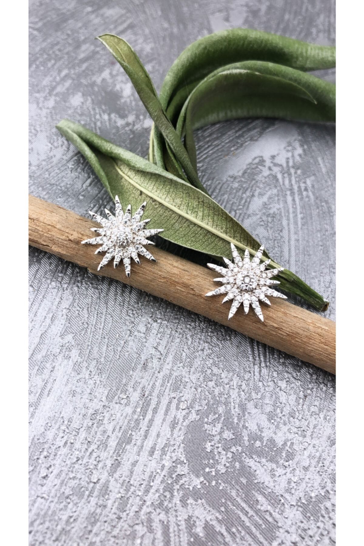 Joel Jewelry Zirkon Taşlı Kuzey Yıldızı Model Rodyum Kaplamalı Minimal Gümüş Küpe