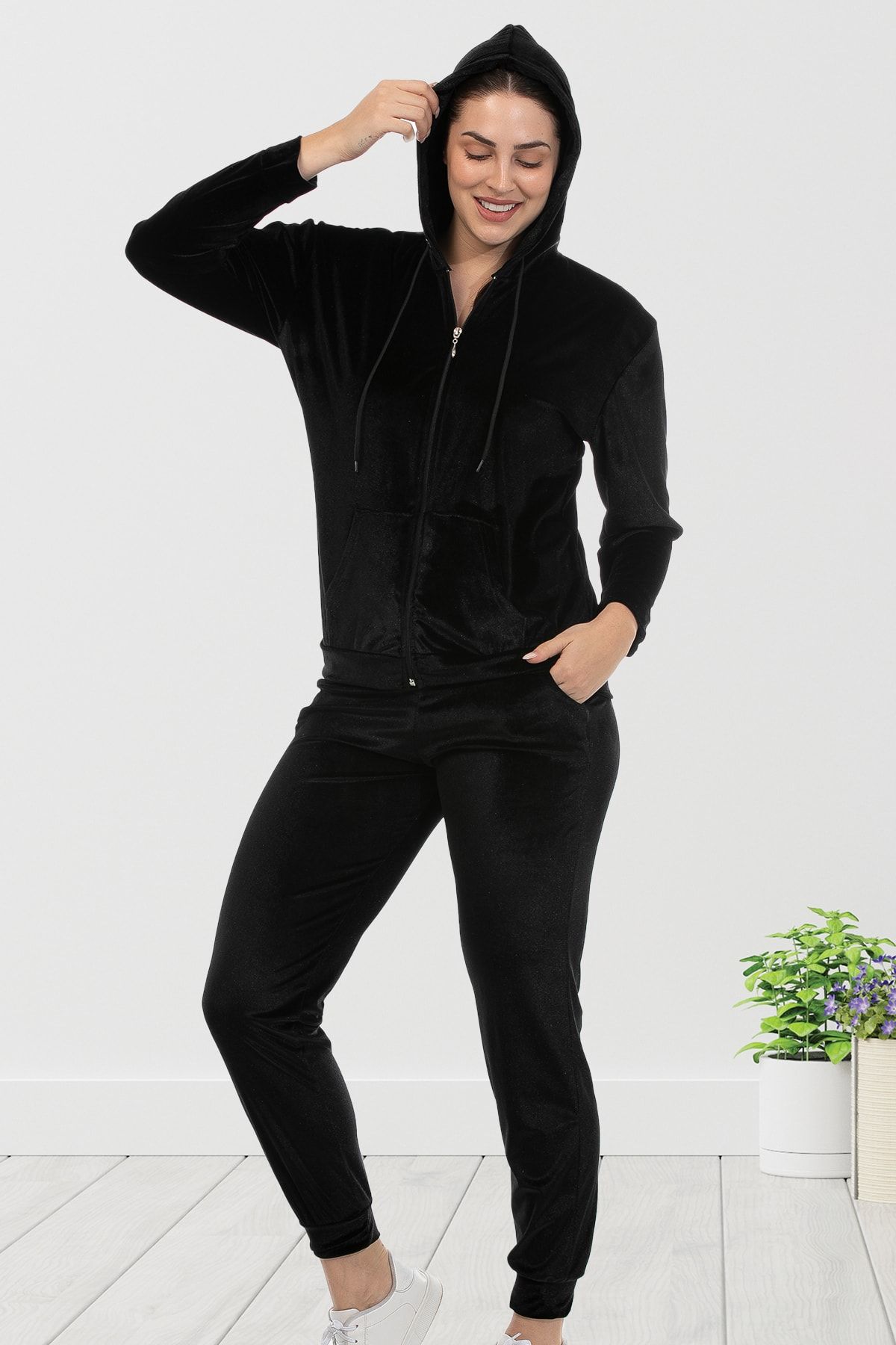 Velvet tracksuit for shop ladies