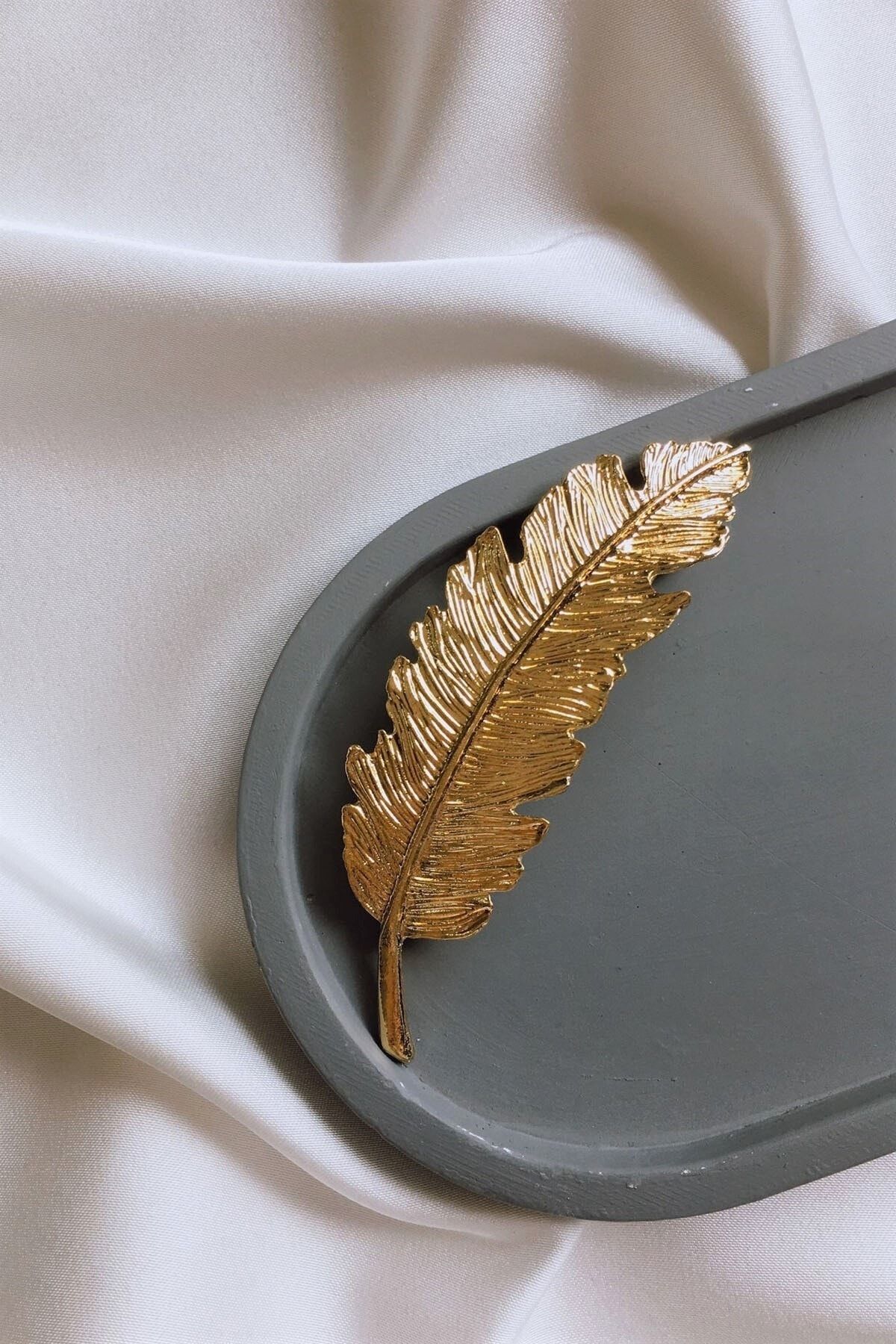 Gold shop metal buckle
