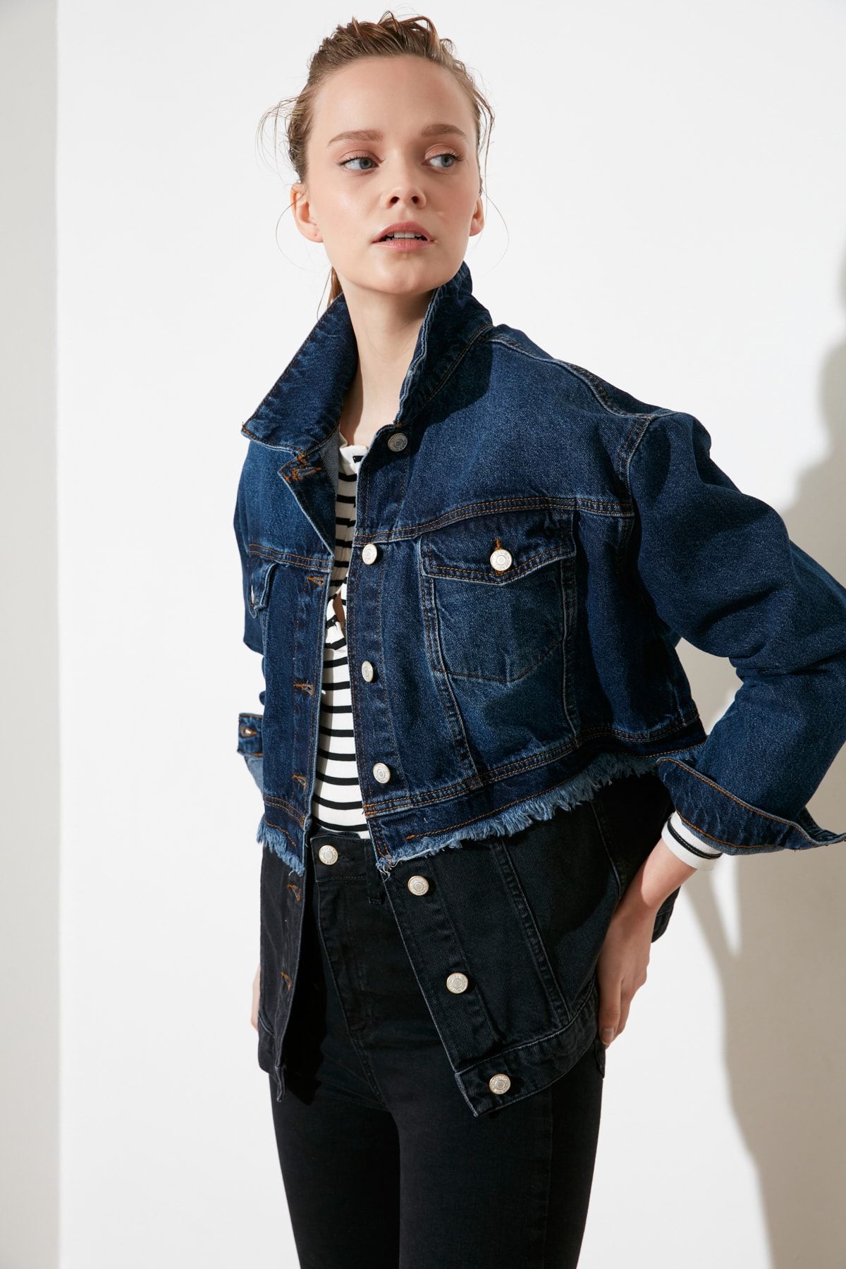 trendyolmilla mavi siyah renk bloklu puskullu denim ceket twoss21ce0234 fiyati yorumlari trendyol