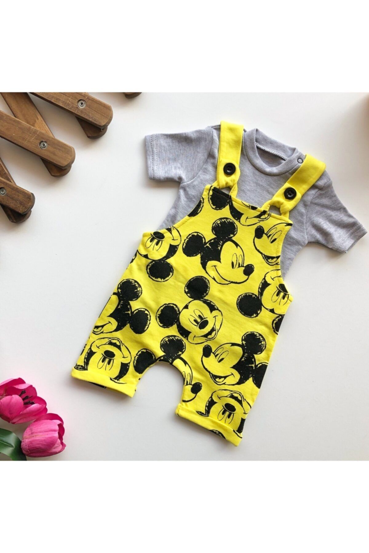 BİR BEBEK Erkek Bebek Sarı Mickey Baskılı Düğme Detaylı Salopet