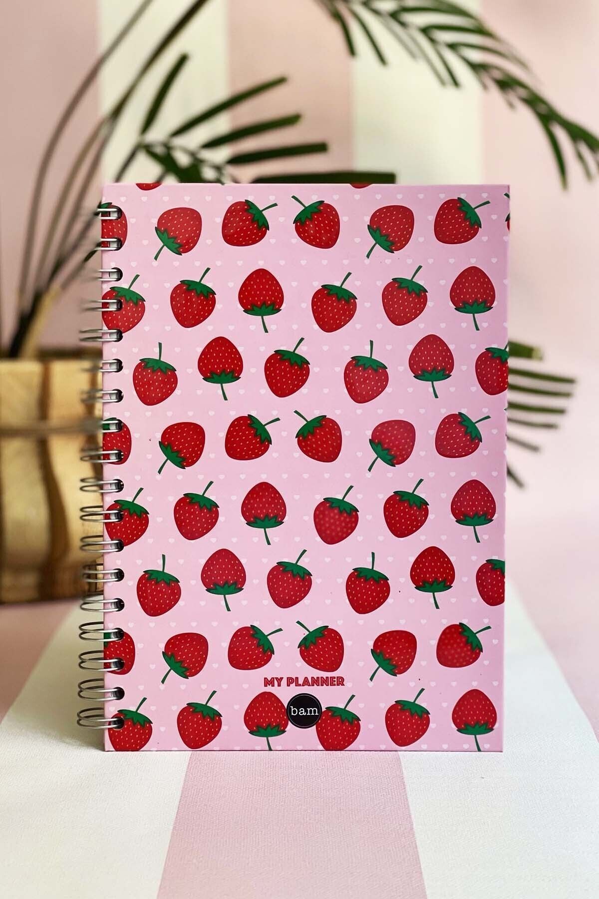 Patladı Gitti Çilek Tasarımlı Spiralli Sticker'lı Tarihsiz Konuşan Ajanda Haftalık Planlayıcı Defter