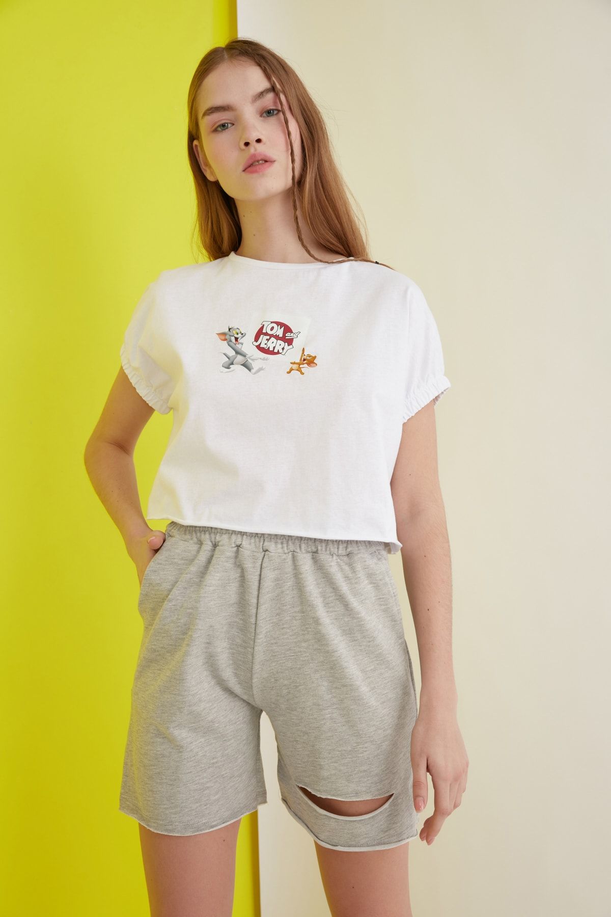 TRENDYOLMİLLA Gri Örme Şort & Bermuda TWOSS21SR0059