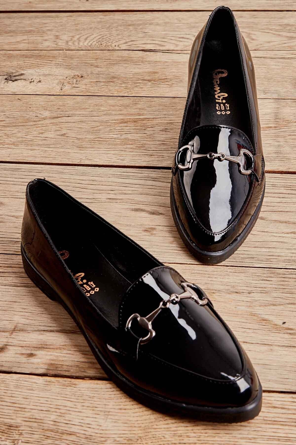 Bambi Siyah Parlak Rugan Kadın Loafer K01641150098