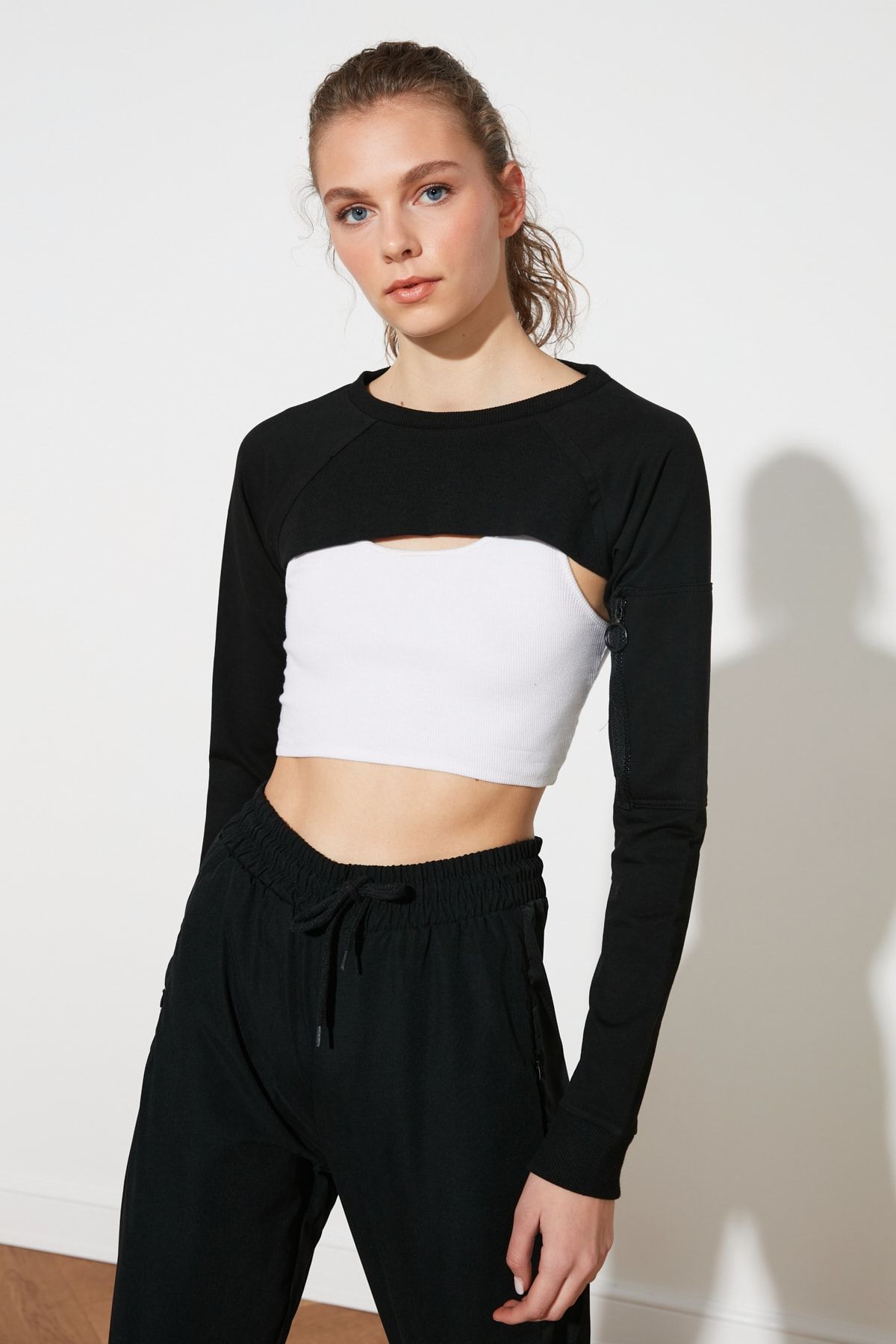 trendyolmilla siyah crop spor sweatshirt twoss20sw0104 fiyati yorumlari trendyol