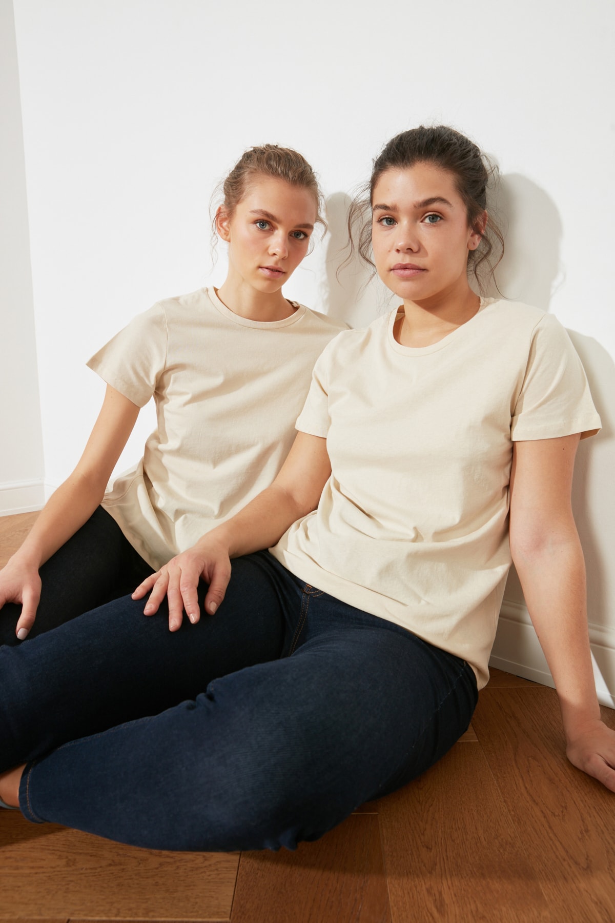 TRENDYOLMİLLA Açık Bej %100 Pamuk Süprem Bisiklet Yaka Basic Örme T-Shirt TWOSS20TS0133