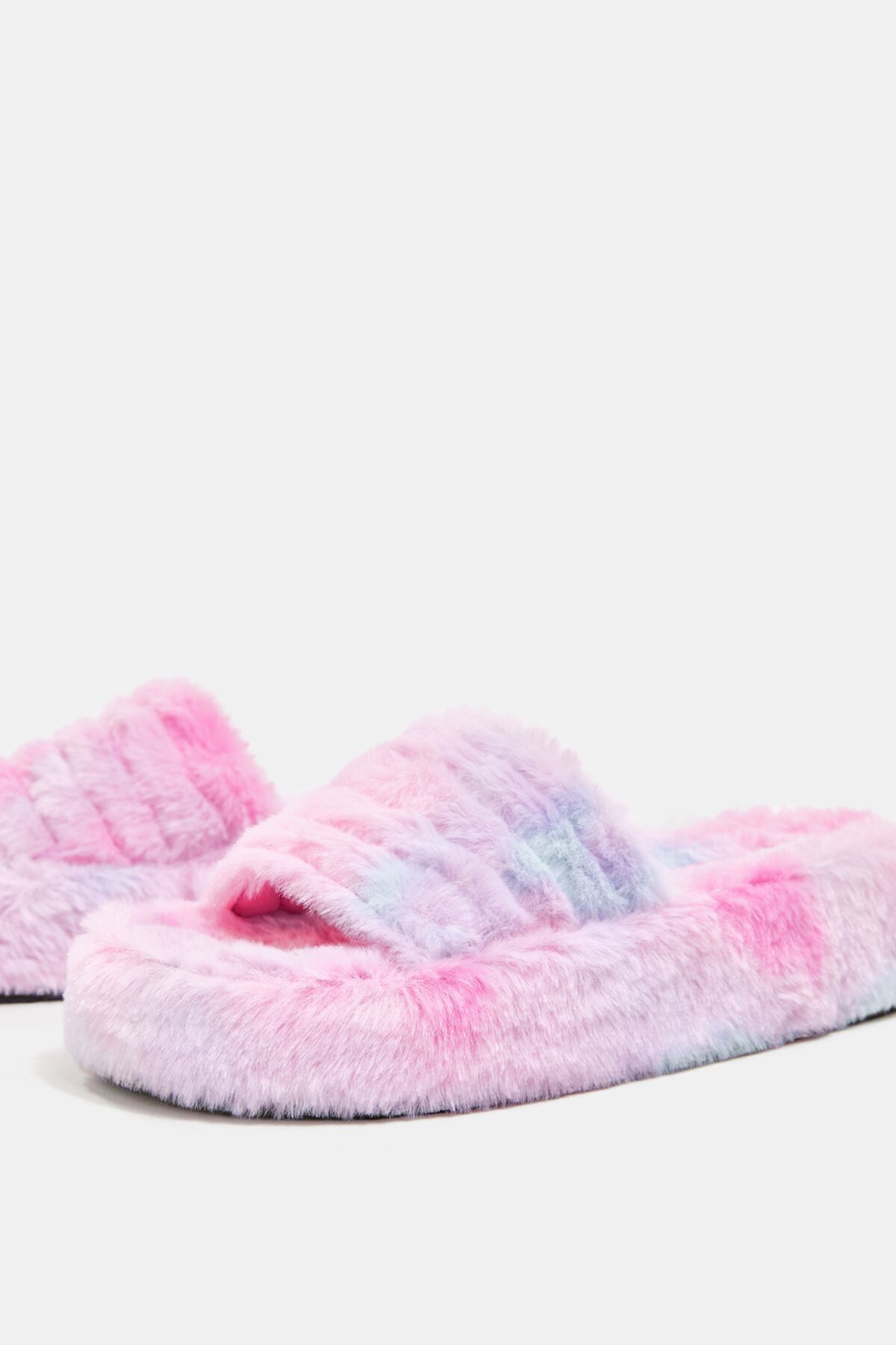 bershka kadin pembe dolgulu suni kurklu platform sandalet fiyati yorumlari trendyol