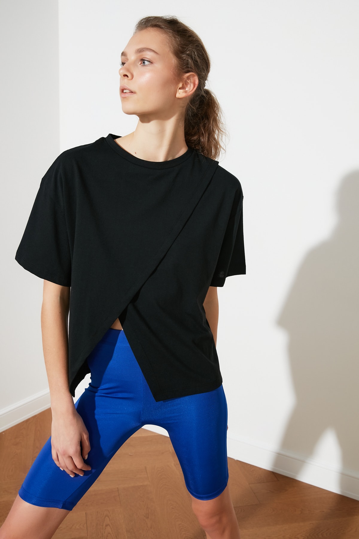 TRENDYOLMİLLA Siyah Spor T-Shirt TWOSS21TS0776