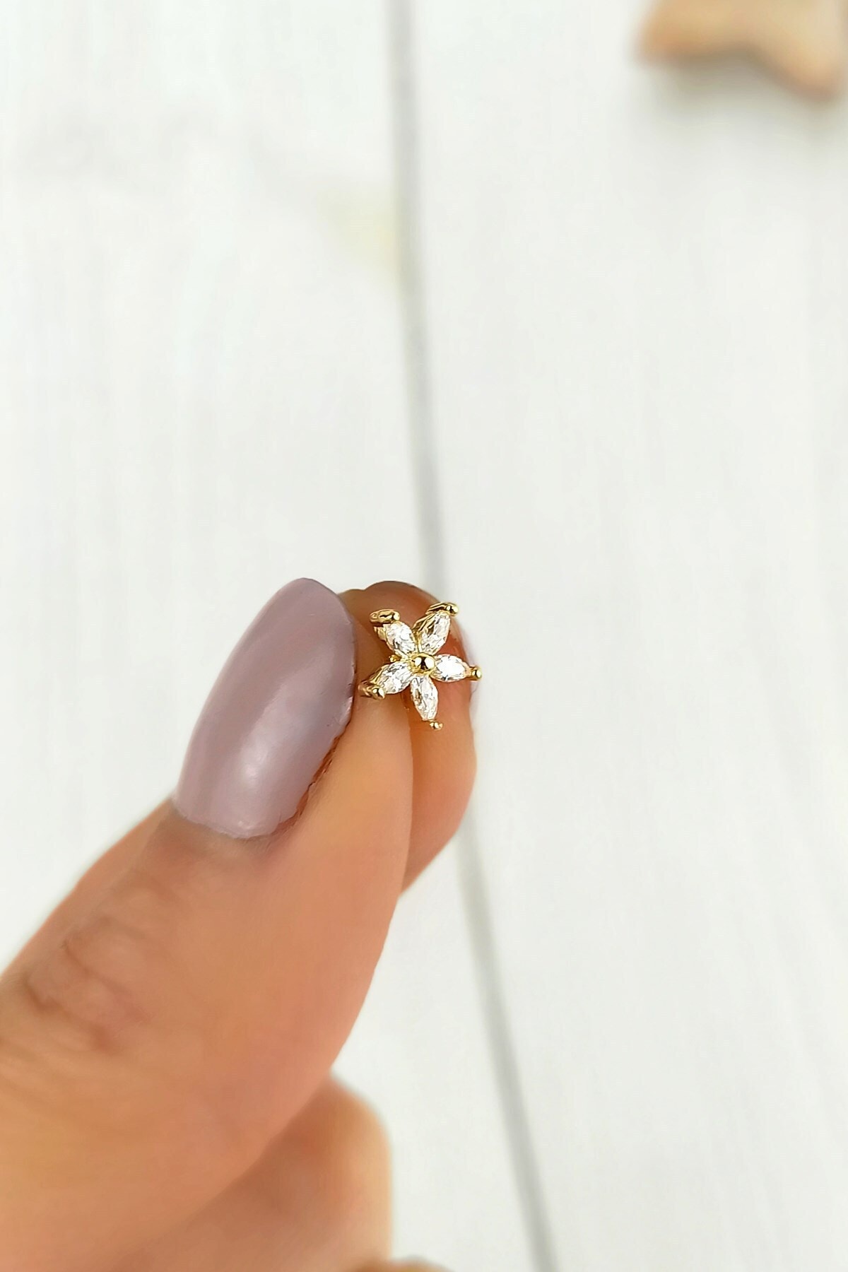 Çlk Accessories Unisex Altın Renk 316 L Cerrahi Çelik Taşlı Çiçek Piercing Trpiercing033 P32003