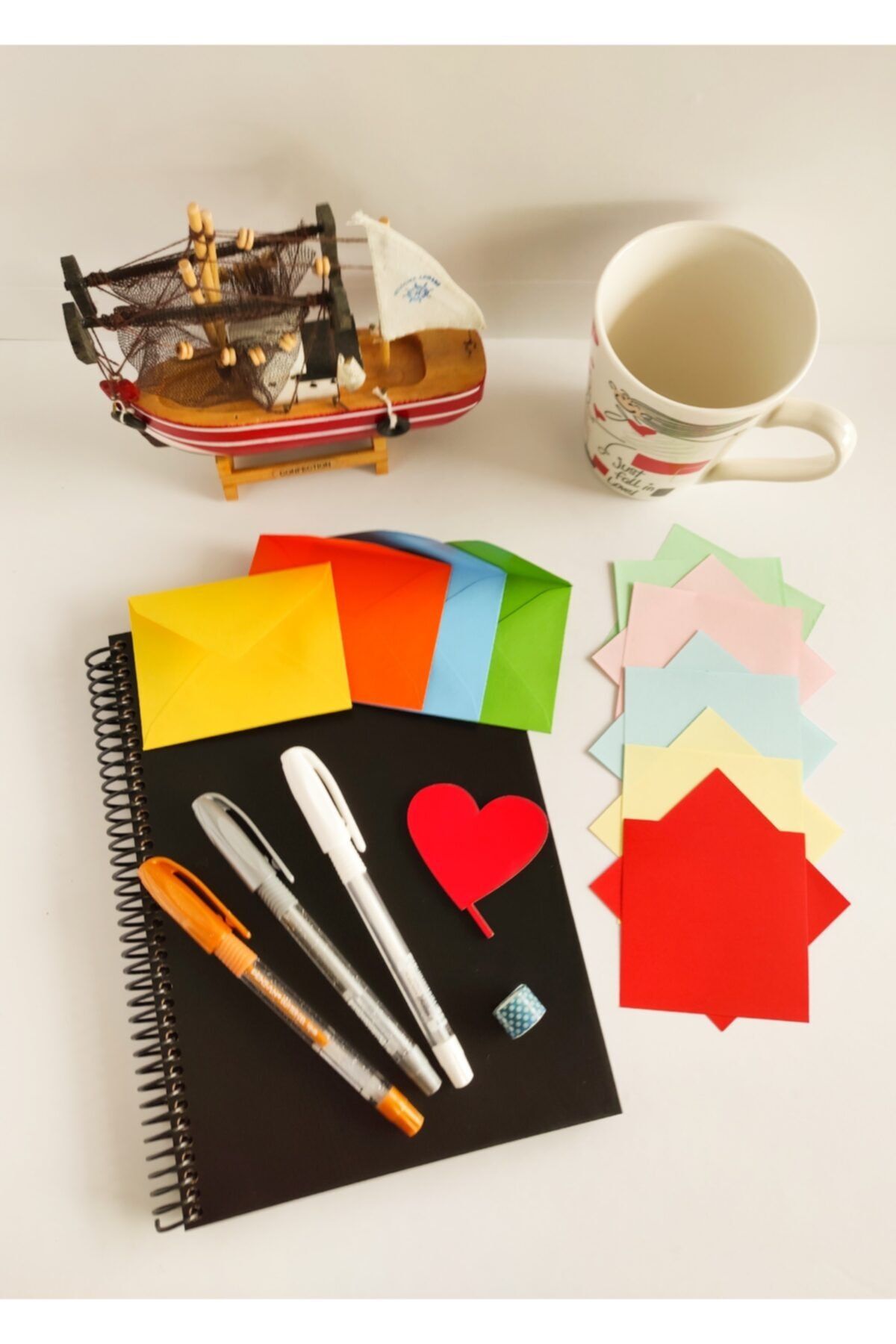 Tasarım Siyah Defter Ahşap Kapak Siyah Defter ve Beyaz Renk Jel Kalem