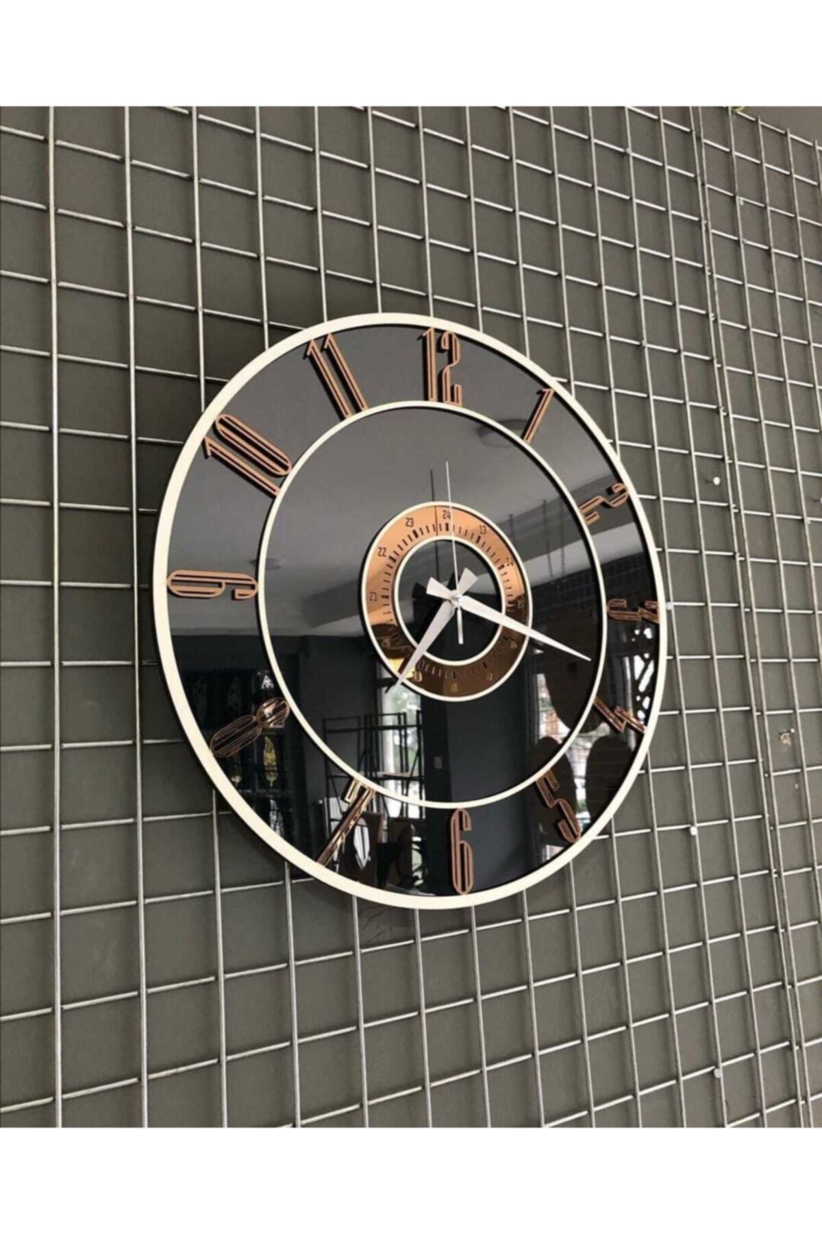 Kuzata Beyaz Çıtalı Siyah Ayna Üzerine Bronz Türkçe Rakam Duvar Saati-60cm